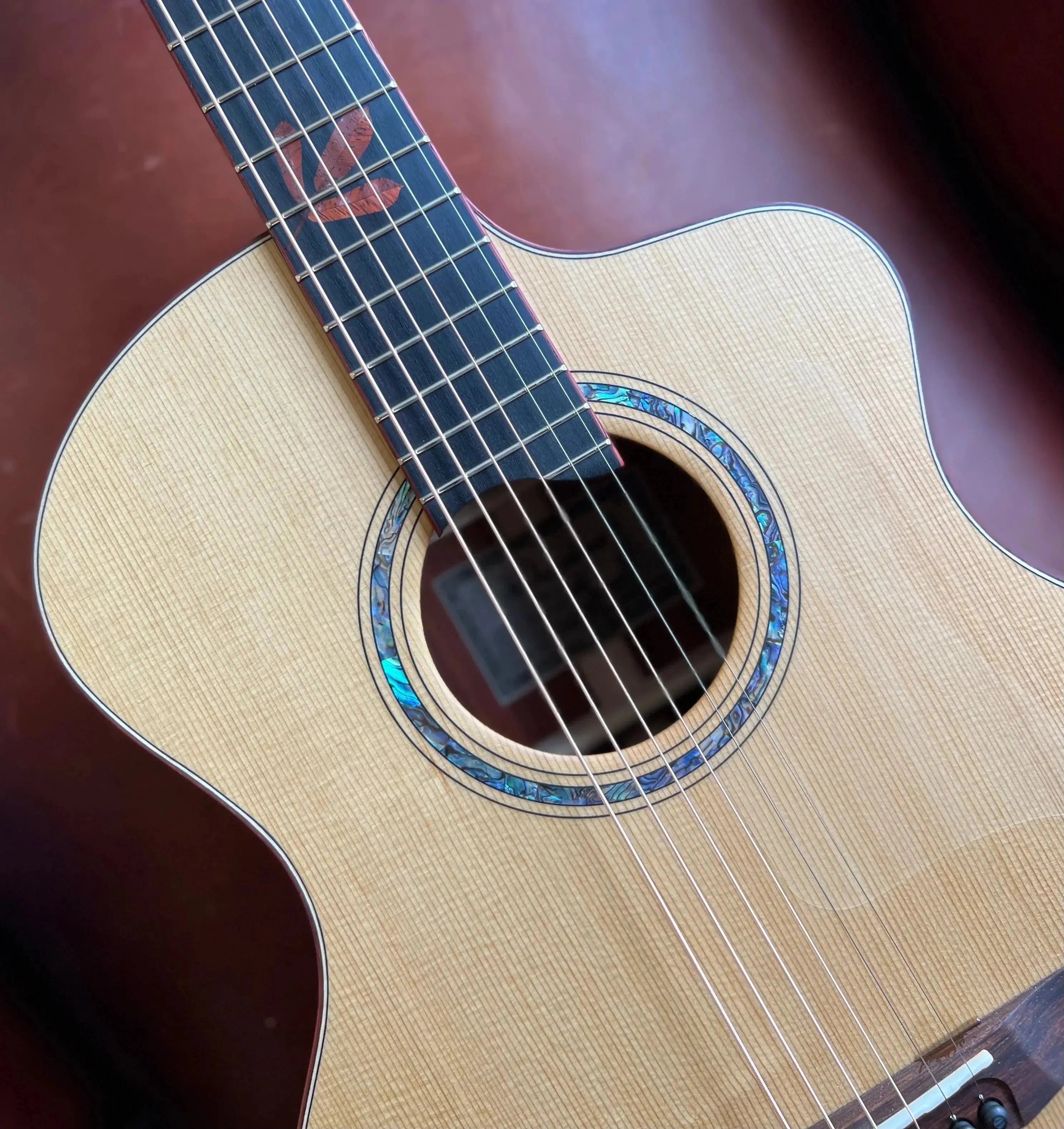 12 Fret Vs 14 Fret Acoustic Guitar.  Understanding The Differences - Richards Guitars Of Stratford Upon Avon