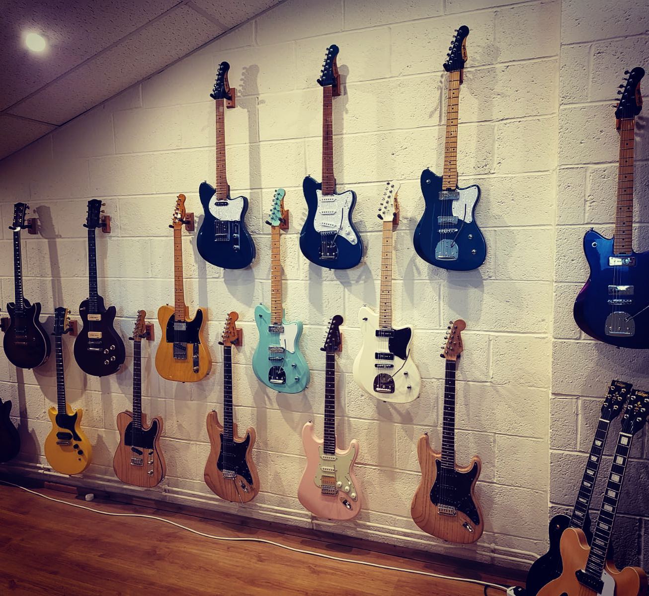Call 01789 263333 For A Private Visit To Our Gordon Smith Guitars Showroom
