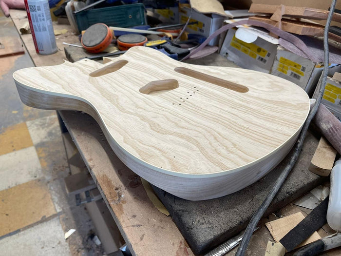 Another Gordon Smith Gatsby Exclusive Being Born... - Richards Guitars Of Stratford Upon Avon