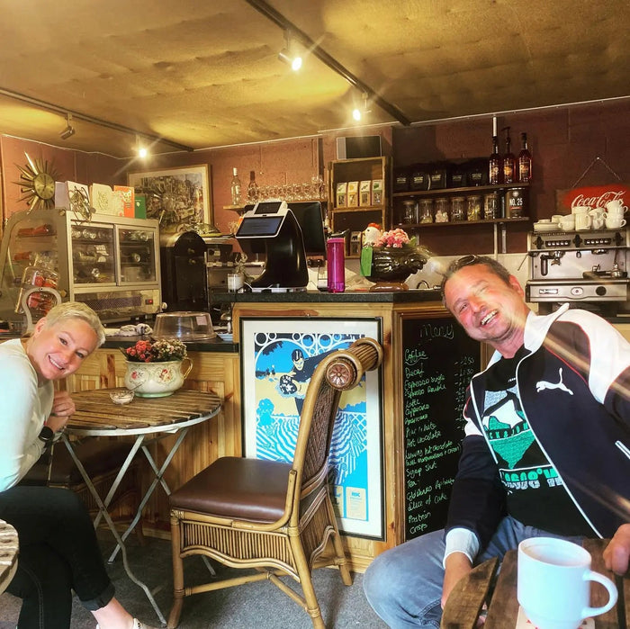 Nellys Retro Vintage - Steve & Kate - OUR NEW NEIGHBOURS! - Richards Guitars Of Stratford Upon Avon