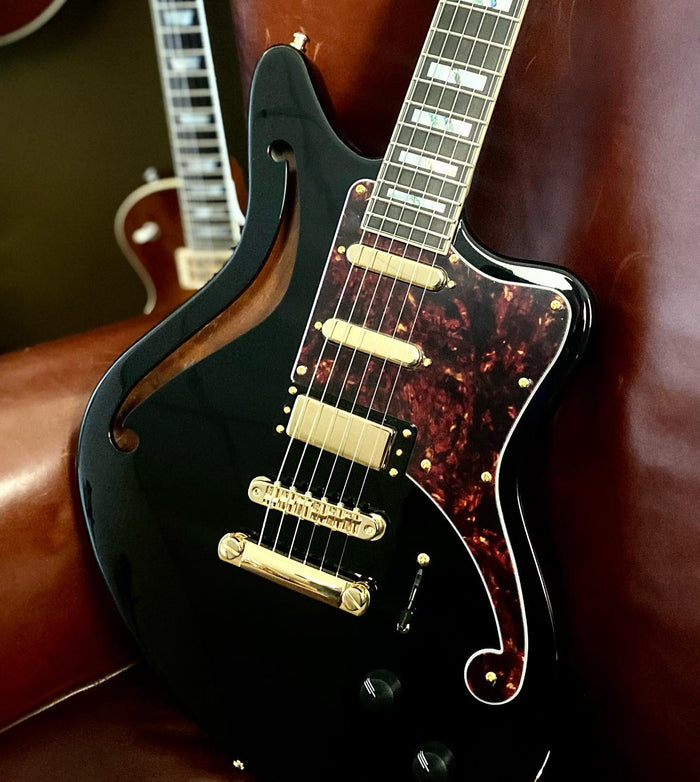 The #dangelicoguitars Deluxe Bedord Semi... - Richards Guitars Of Stratford Upon Avon