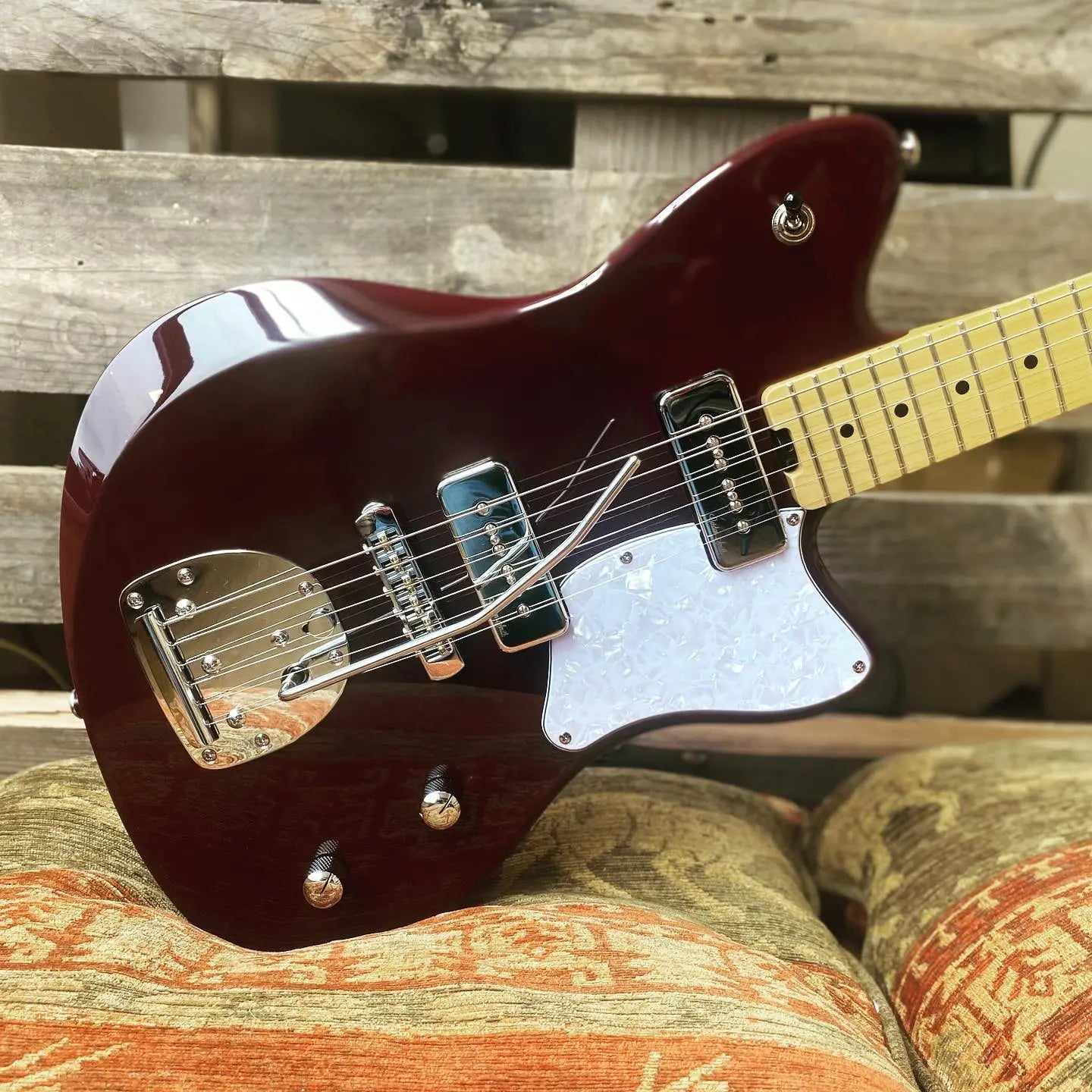 The #gordonsmithguit - Richards Guitars Of Stratford Upon Avon