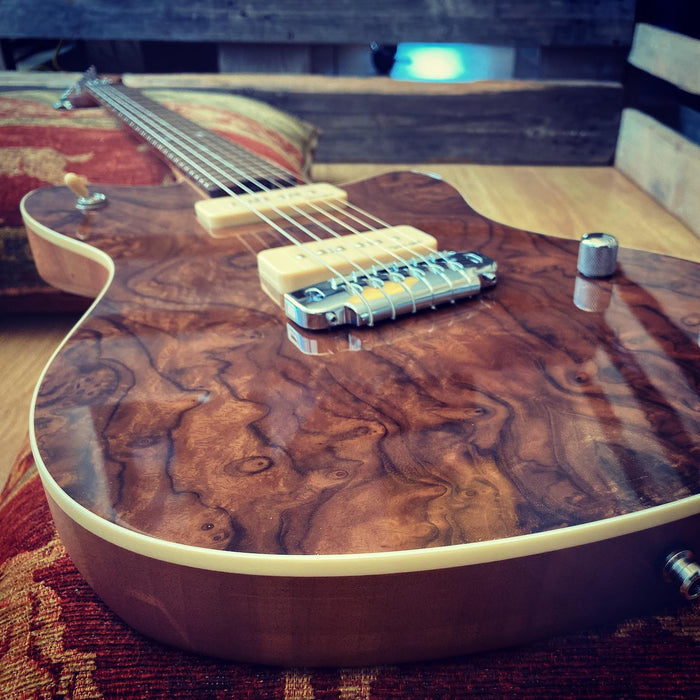 The #gordonsmithguit - Richards Guitars Of Stratford Upon Avon