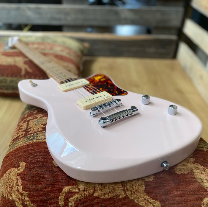 The #gordonsmithguit - Richards Guitars Of Stratford Upon Avon