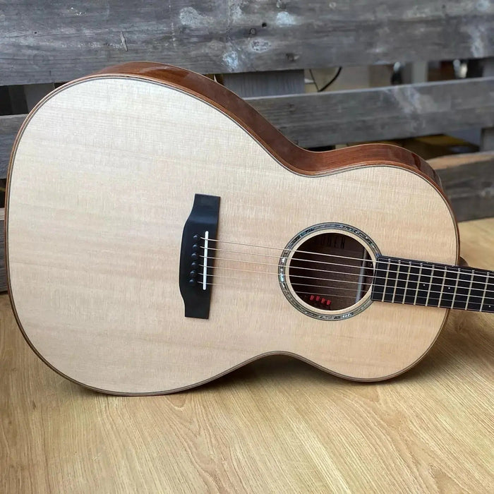 The incredible - exq - Richards Guitars Of Stratford Upon Avon