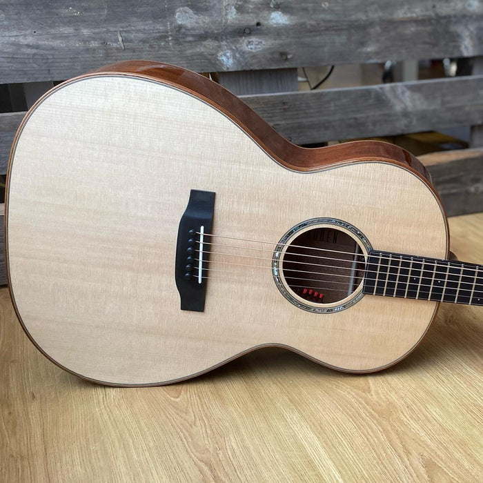 The incredible - exq - Richards Guitars Of Stratford Upon Avon