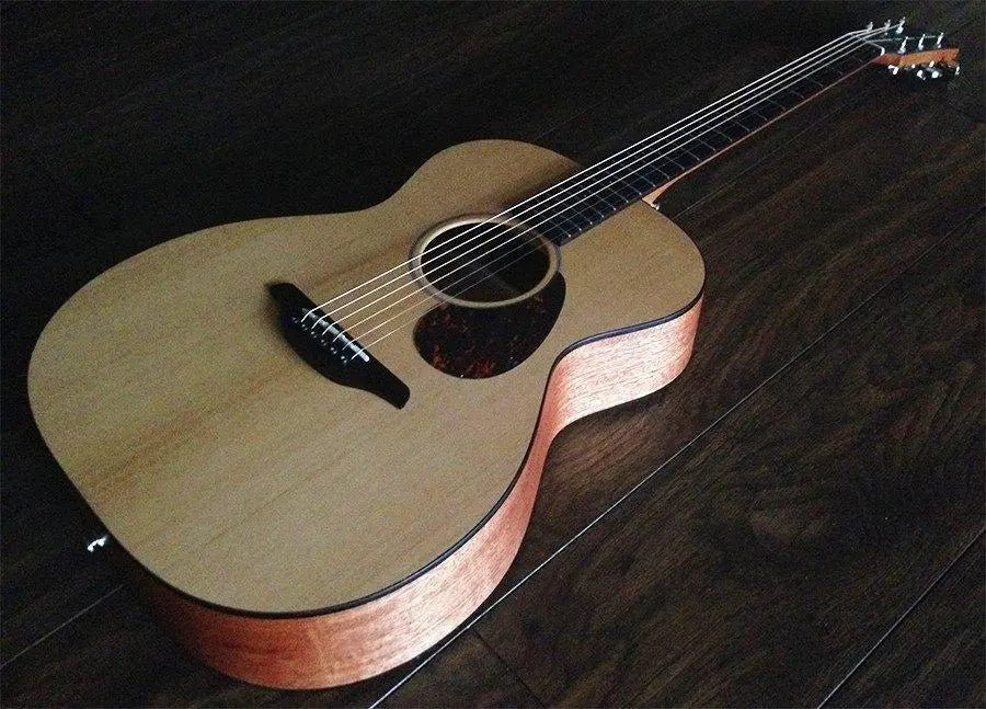Acoustic & Electro Acoustic Guitars - Richards Guitars Of Stratford Upon Avon