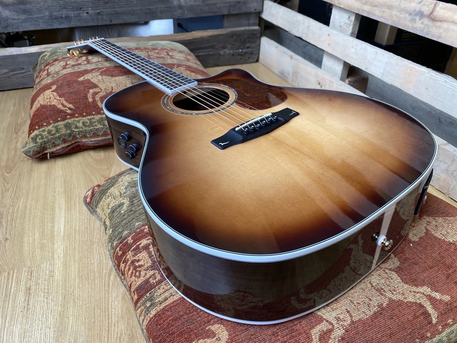 Electro Acoustic Guitars - Richards Guitars Of Stratford Upon Avon
