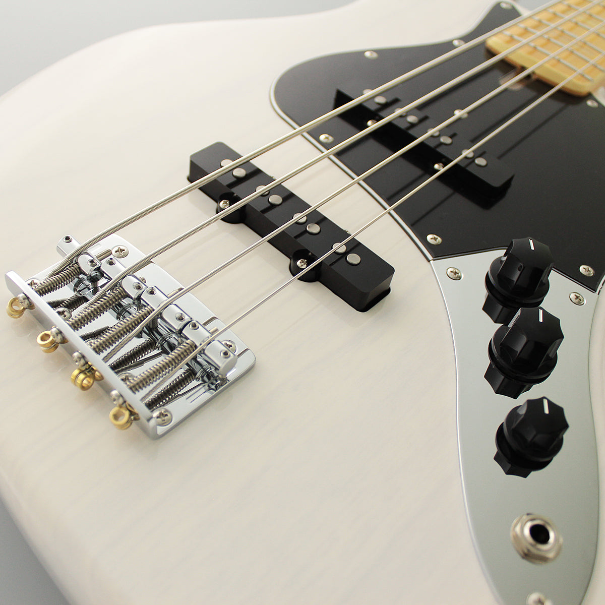 FGN Guitars Neoclassic JB 100M Ash White Blonde, Bass Guitar for sale at Richards Guitars.