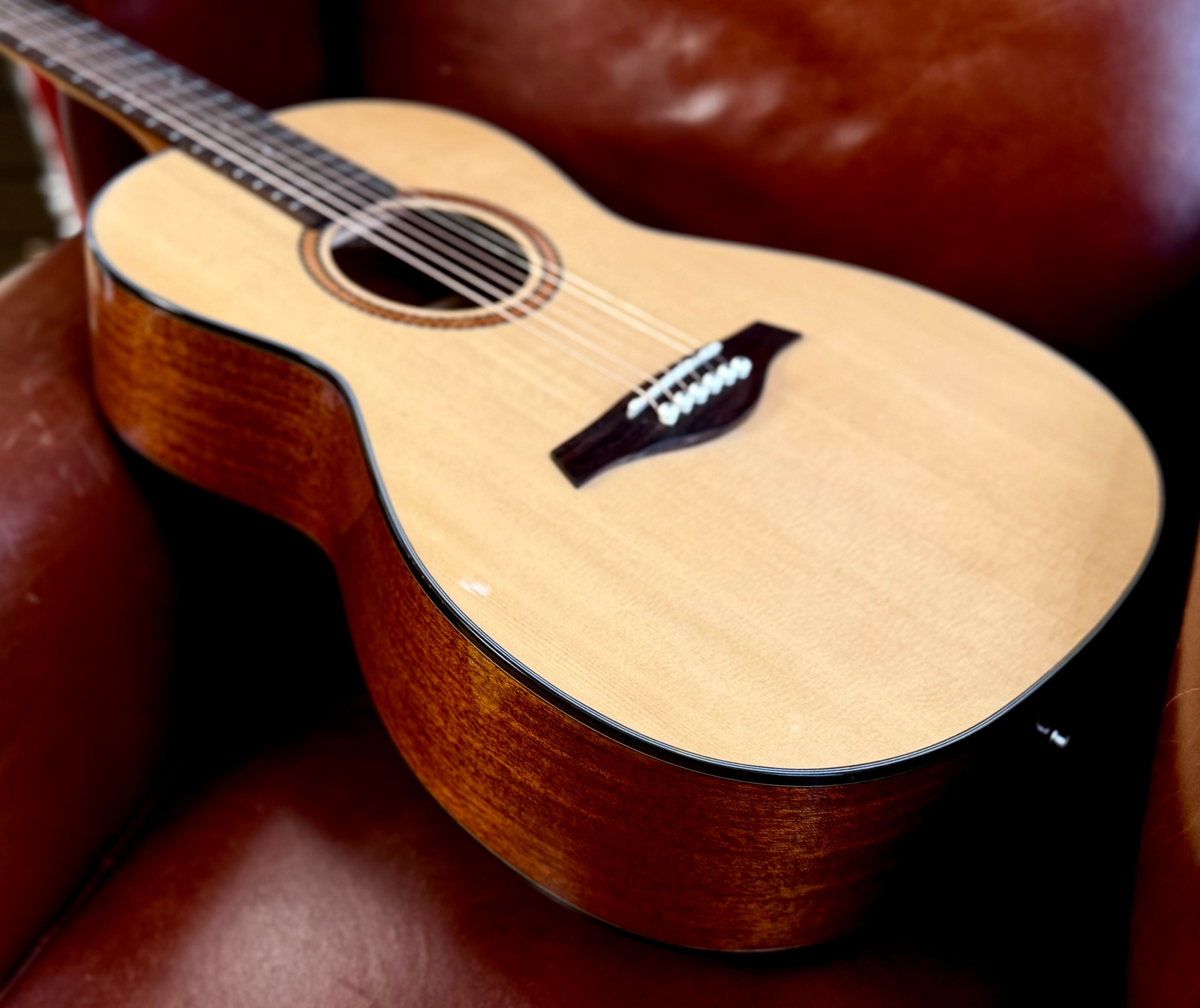Vintage V1850 Performer Series Acoustic Parlour Guitar ~ Natural Gloss