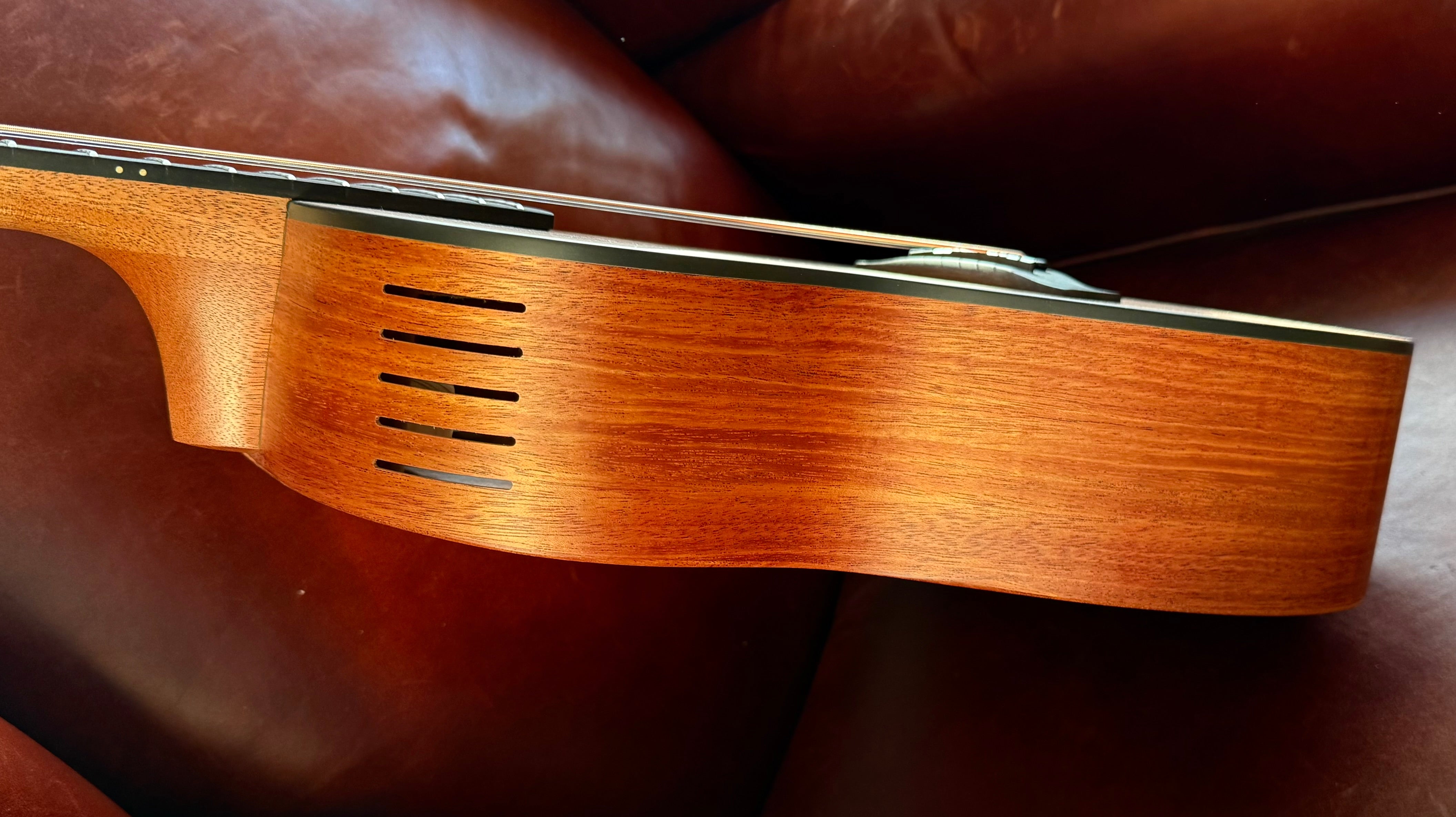 Furch Pioneer CM: Western red cedar top with African mahogany back and sides (Furch Mini / Travel Guitar)