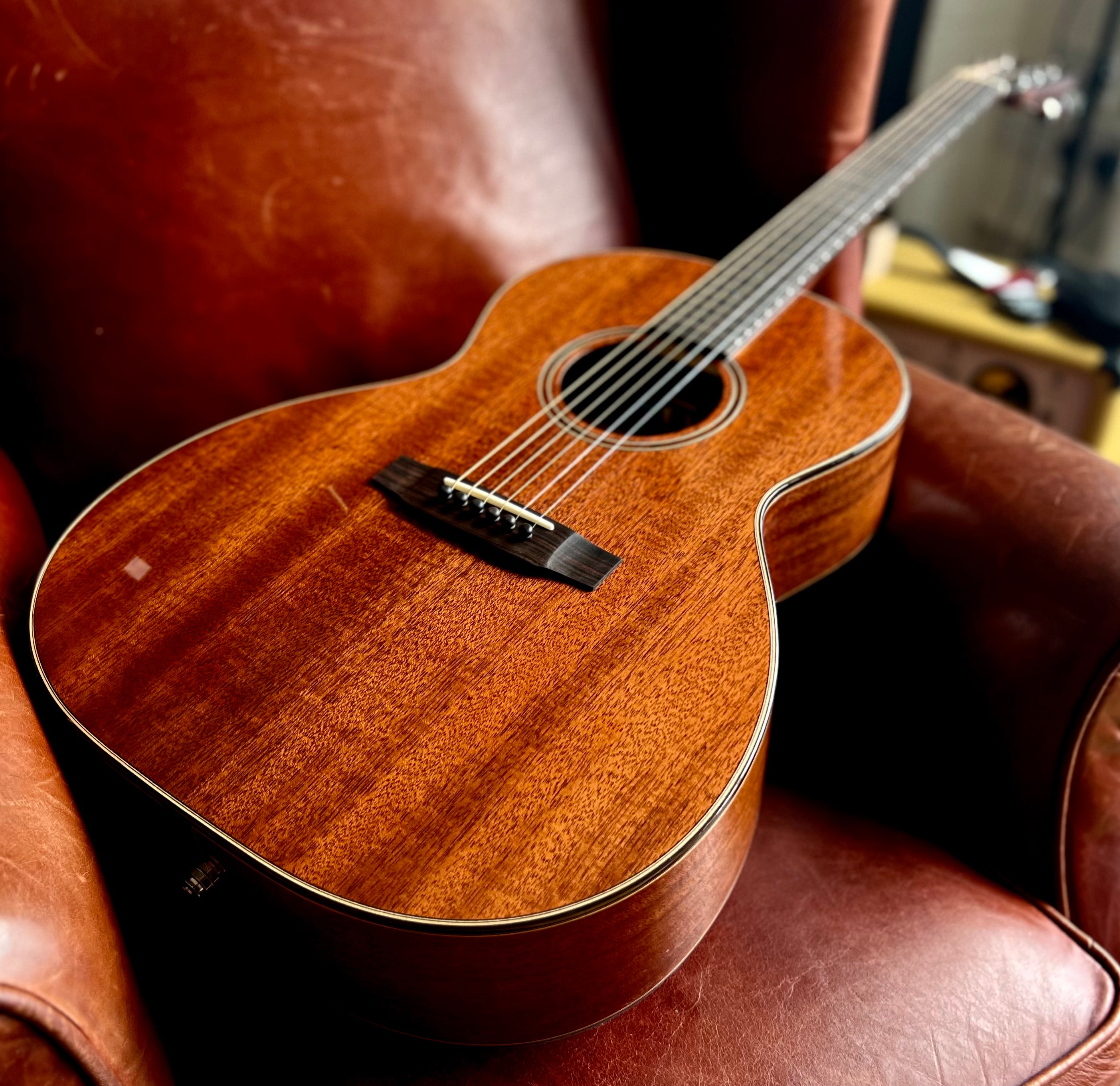 AUDEN MAHOGANY SERIES – CHESTER FULL BODY MAHOGANY TOP - 45MM NUT