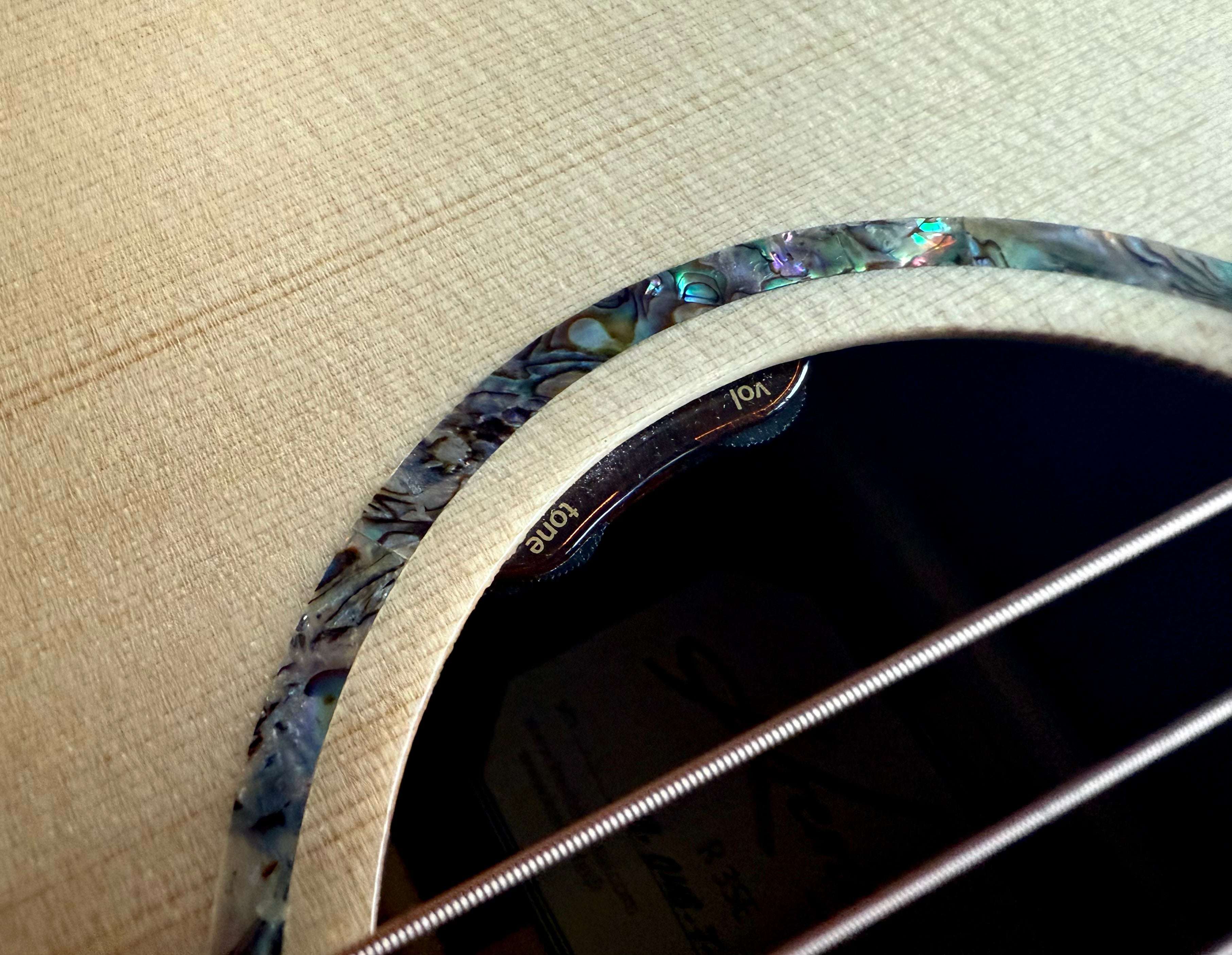 Kremona R35E, Electro Acoustic Guitar for sale at Richards Guitars.