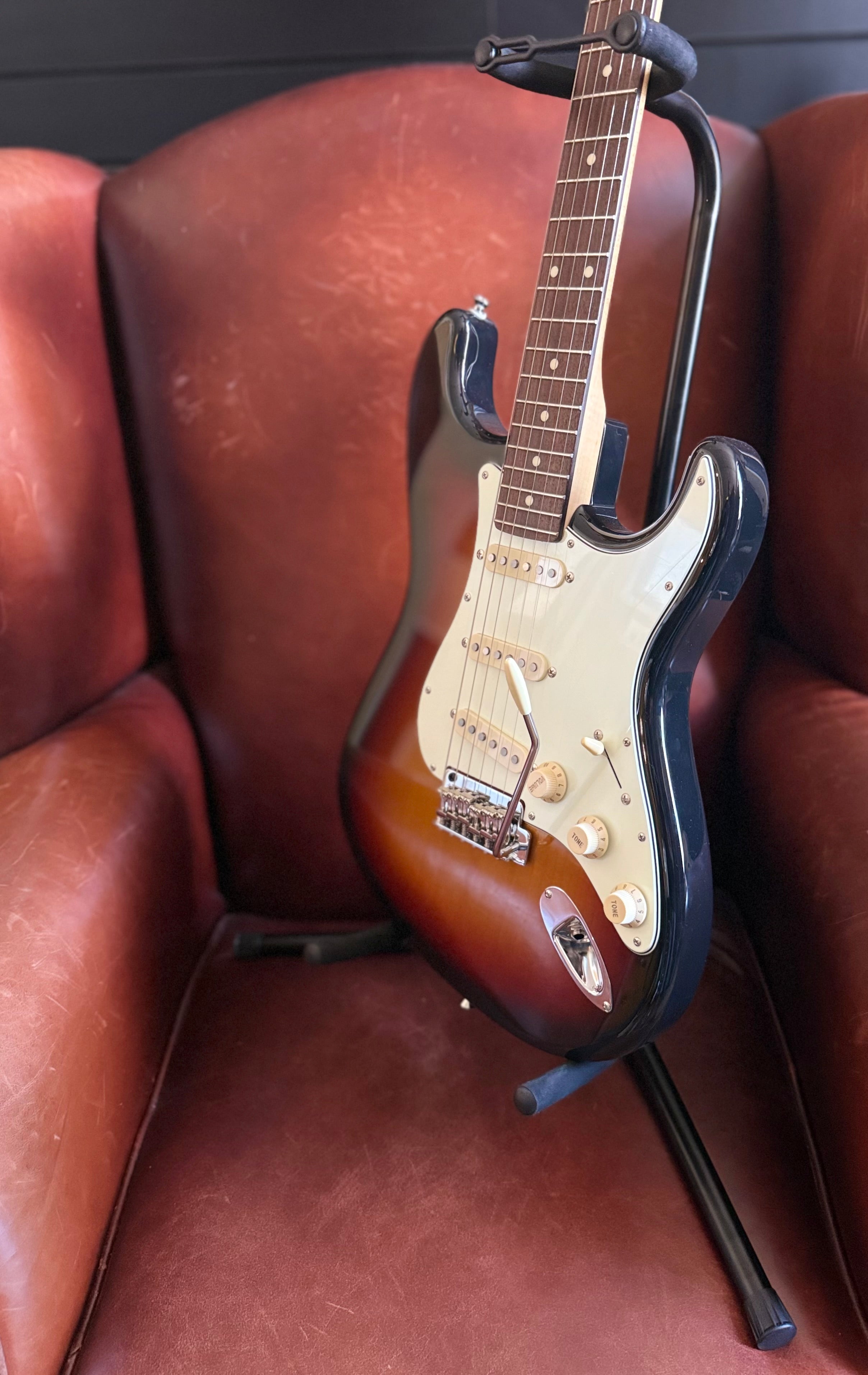 Quality Universal Guitar Stand.  Suitable For All Styles Of Guitar (Acoustic, Electric, Bass)