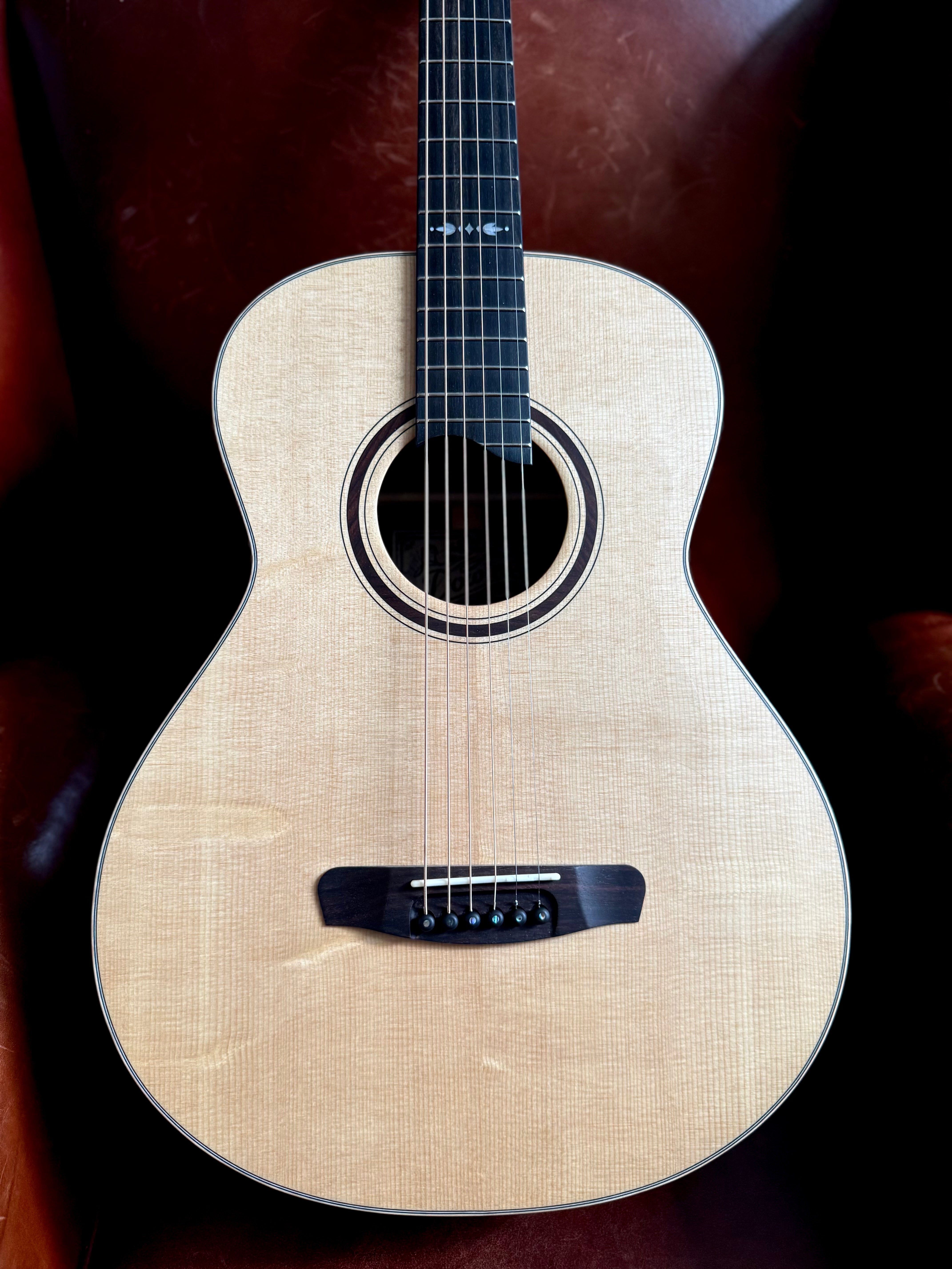 Dowina OMG SPM Custom Short Scale, 12 fret, OM, Stans Choice Rosewood Back & Sides