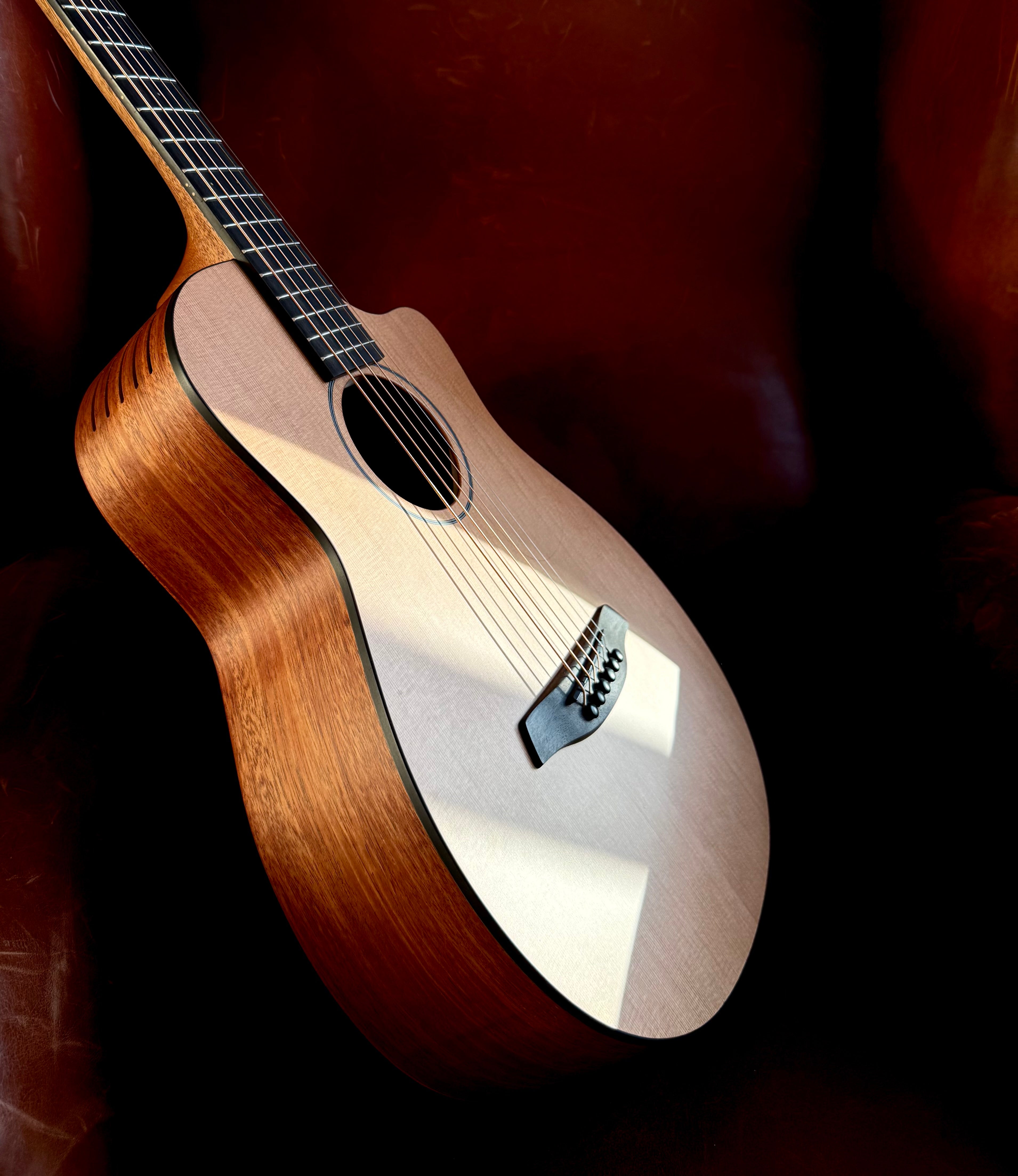 Furch Pioneer CM: Western red cedar top with African mahogany back and sides (Furch Mini / Travel Guitar)