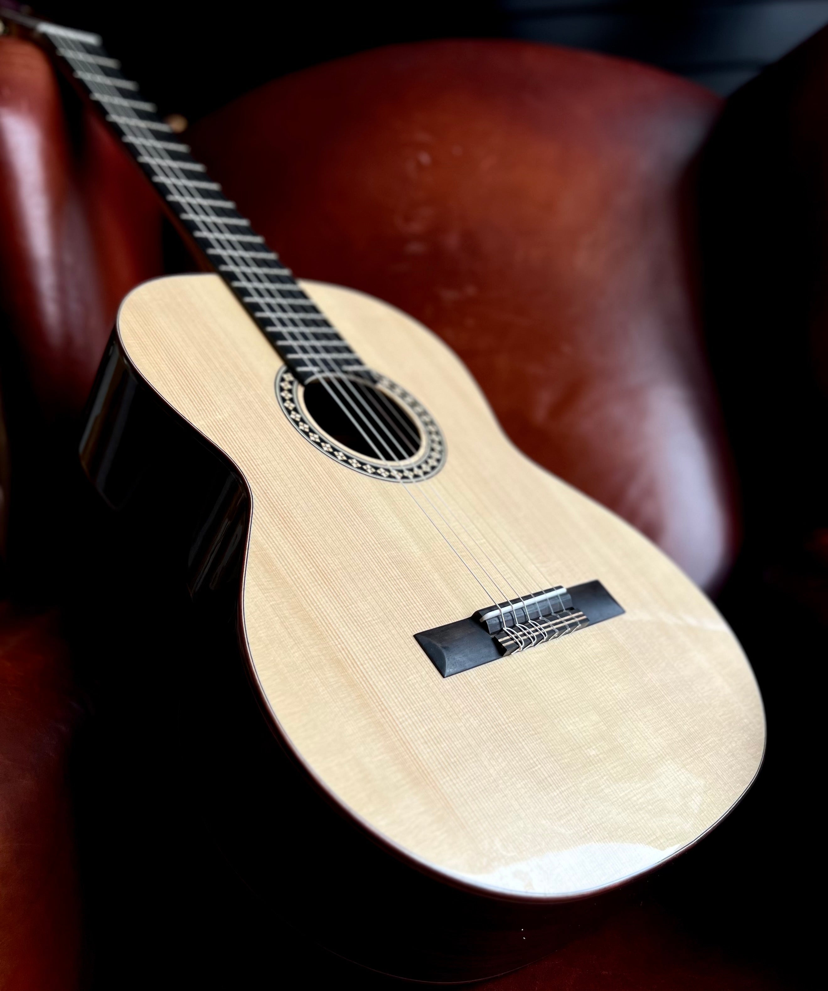 Kremona ROMIDA RD S Classic Guitar, Solid Spruce, Solid Indian Rosewood, Nylon Strung Guitar for sale at Richards Guitars.