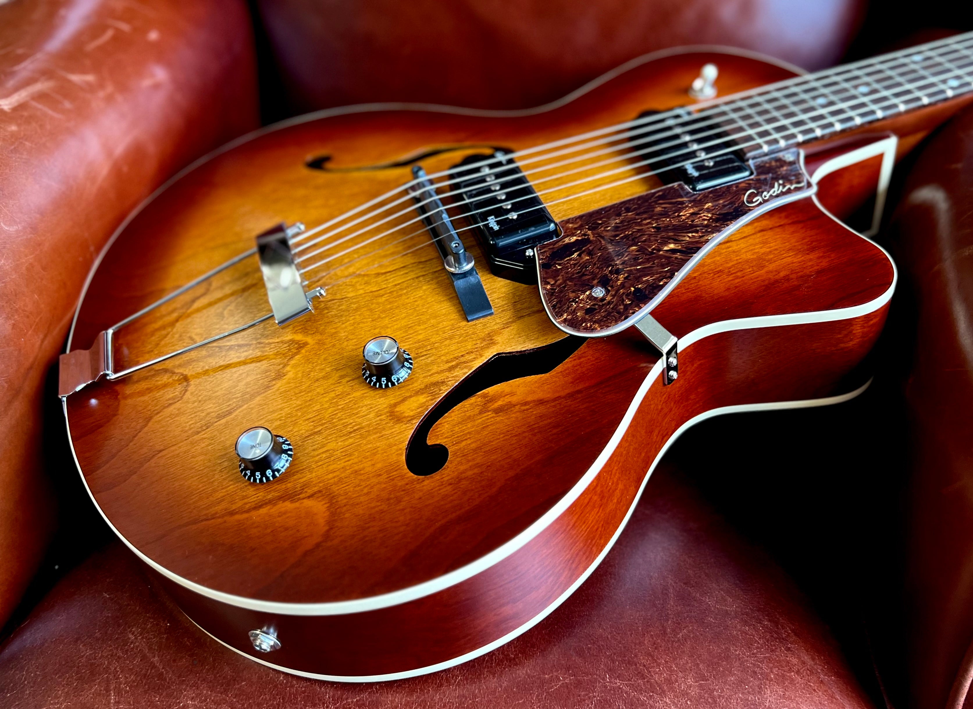 GODIN 5th Avenue CW Kingpin II Cognac Burst, Electric Guitar for sale at Richards Guitars.