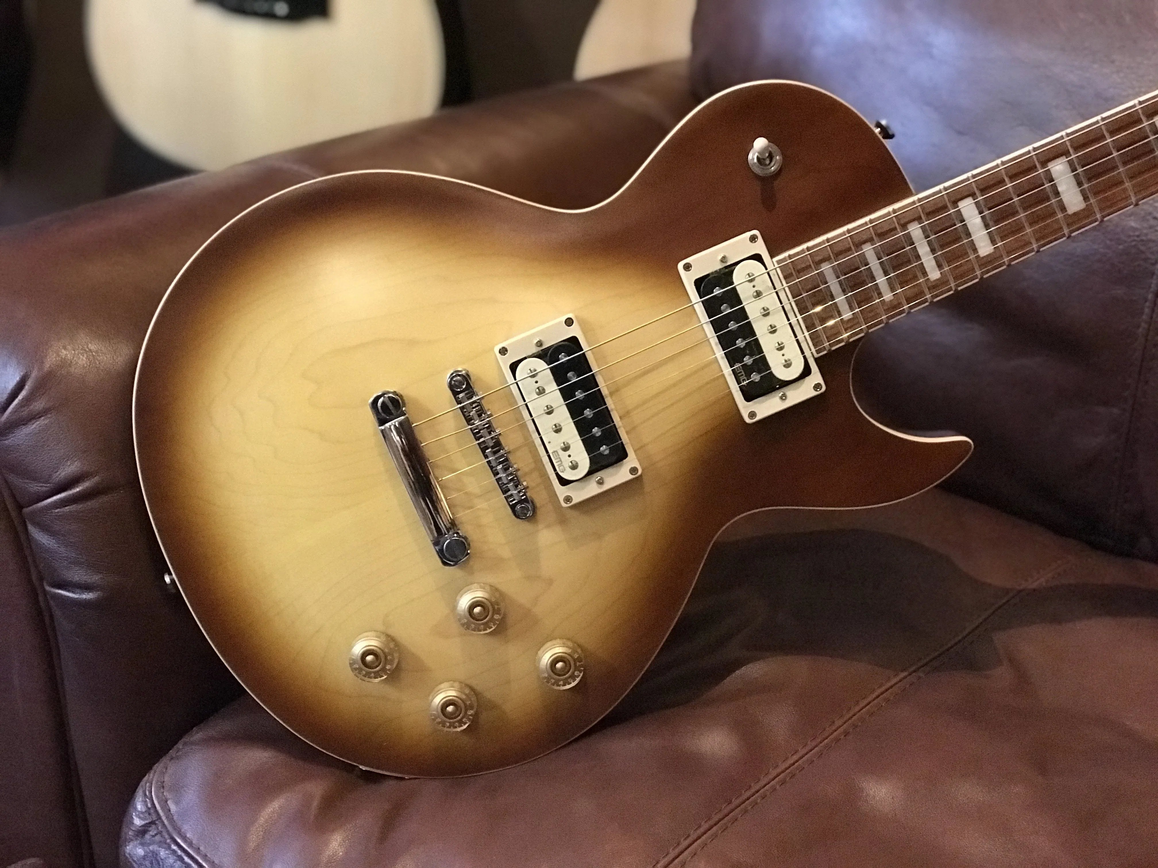 Cort CR300 Aged Vintage Burst, Electric Guitar for sale at Richards Guitars.