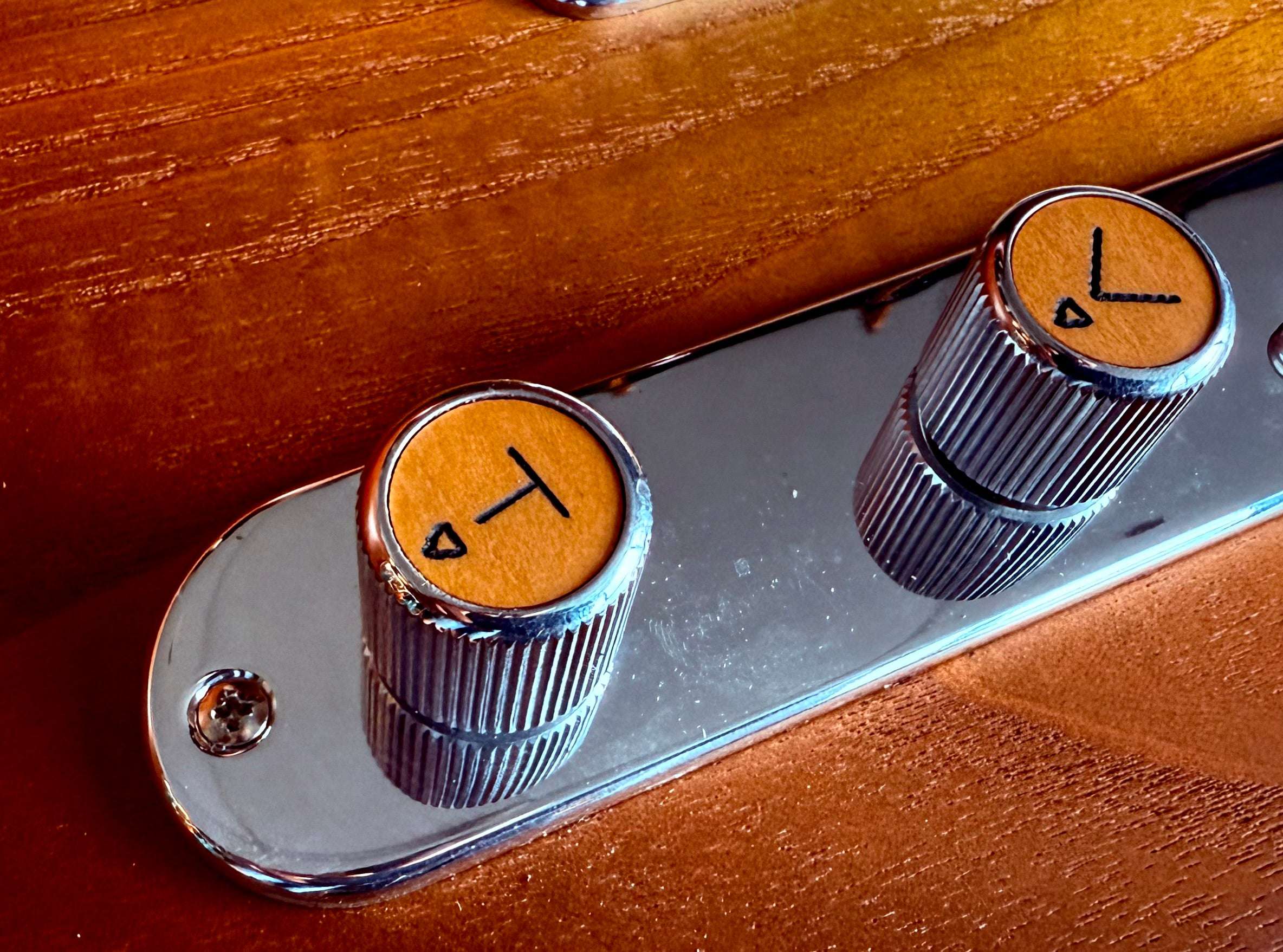 Valiant Titan Sunburst, Electric Guitar for sale at Richards Guitars.
