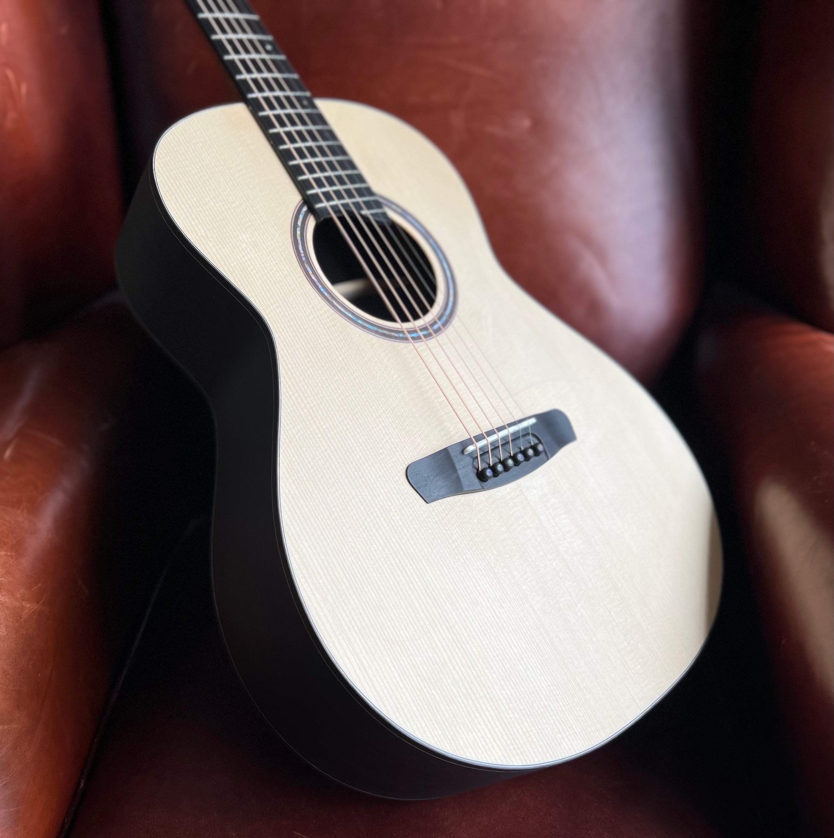 Dowina Rosewood OMG Spruce.  OM Body Acoustic Guitar, Acoustic Guitar for sale at Richards Guitars.