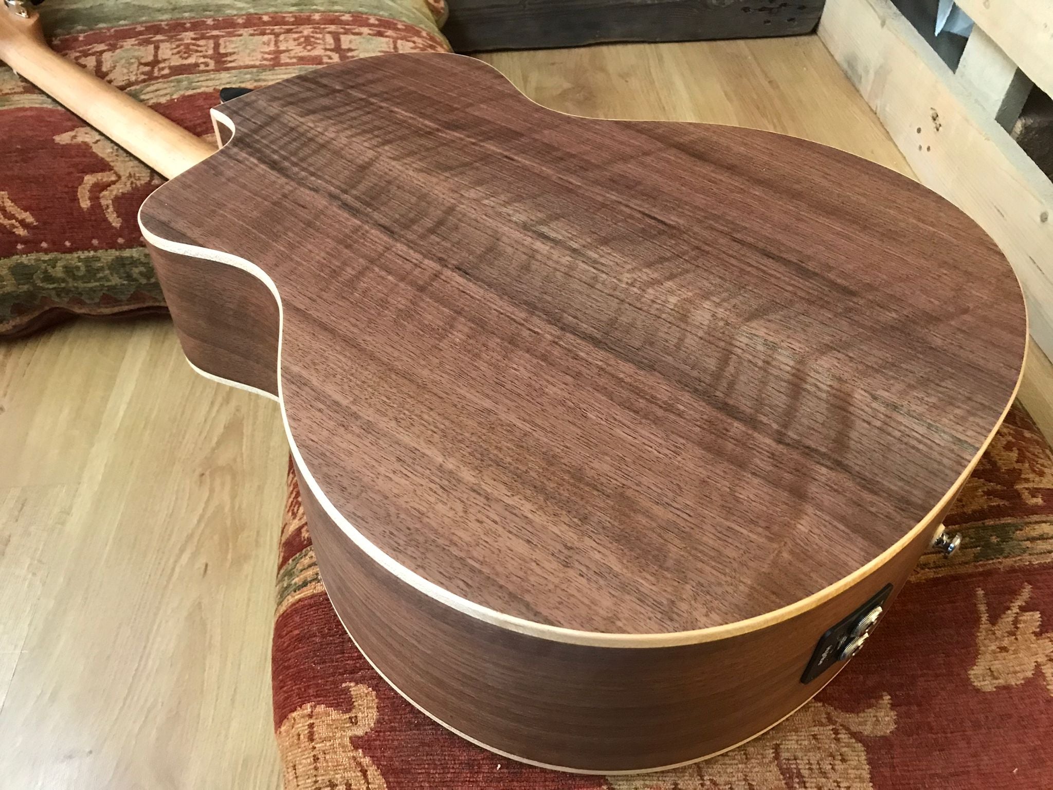 Dowina Walnut (Sol) GAC Hyvibe, Electro Acoustic Guitar for sale at Richards Guitars.