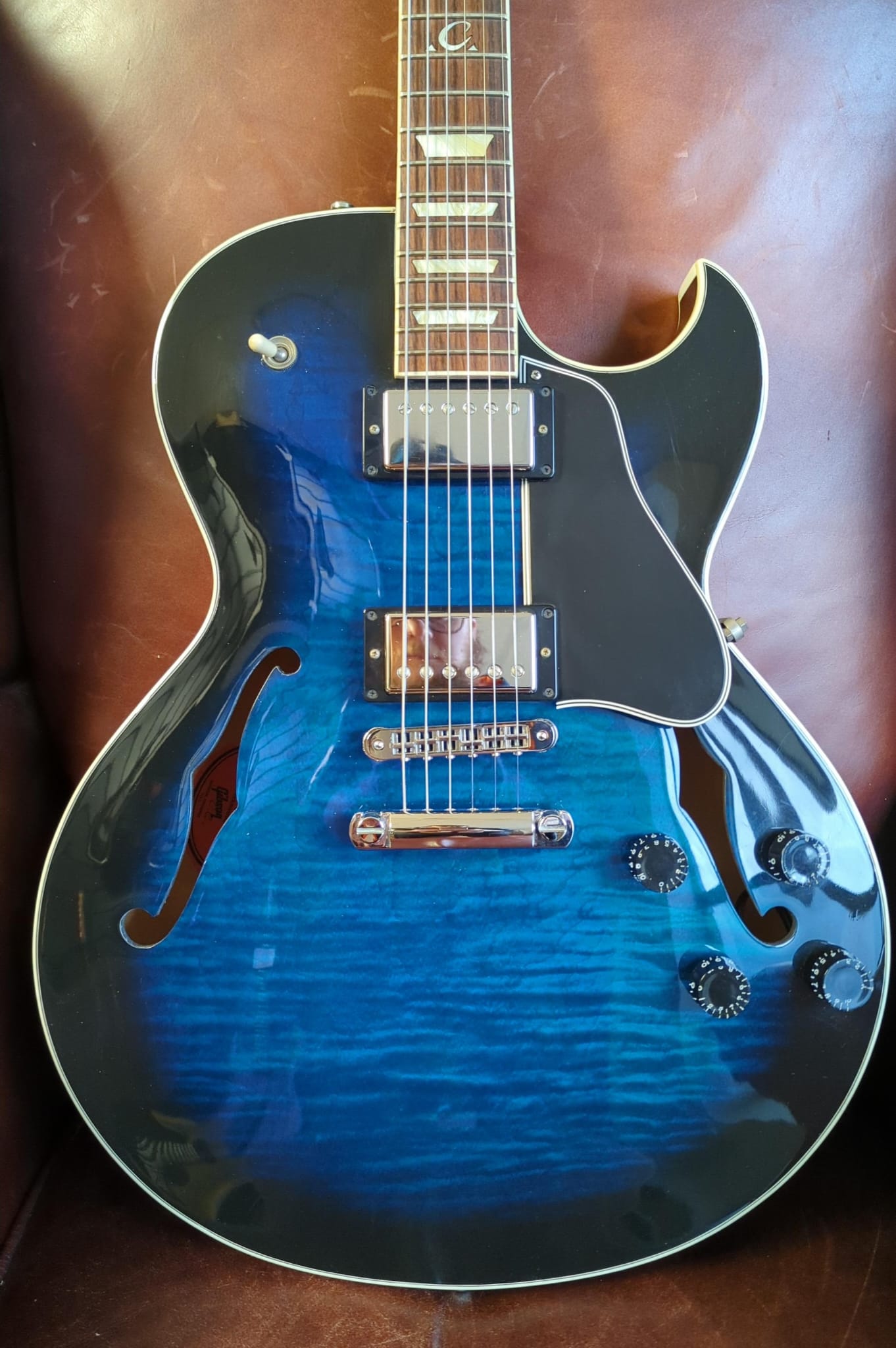 Gibson ES-137 Blue Burst (used), Electric Guitar for sale at Richards Guitars.