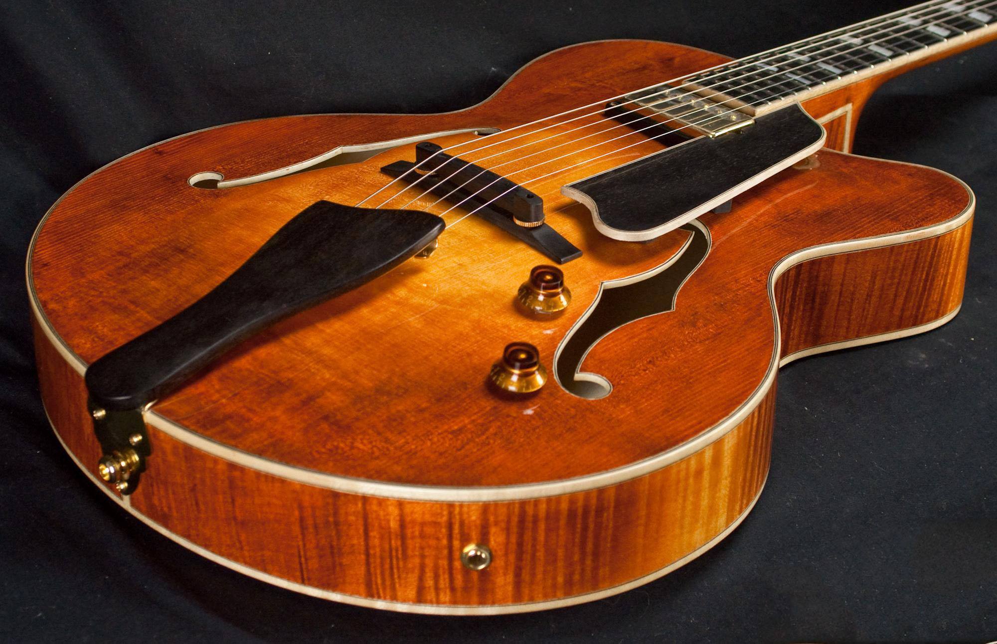 Eastman AR580CE HB, Electric Guitar for sale at Richards Guitars.