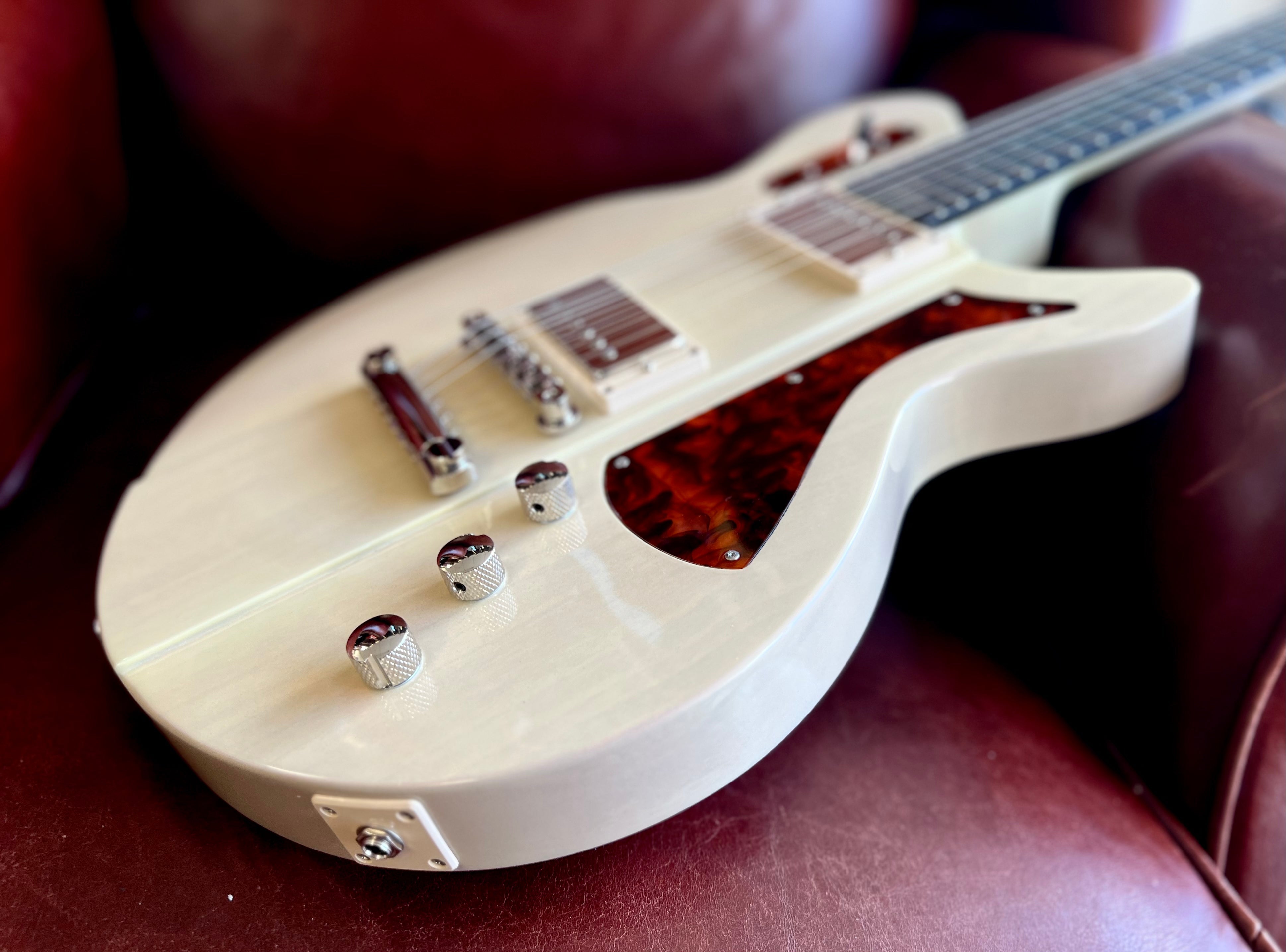 Eastman Juliet-PB Pomona Blonde, Electric Guitar for sale at Richards Guitars.