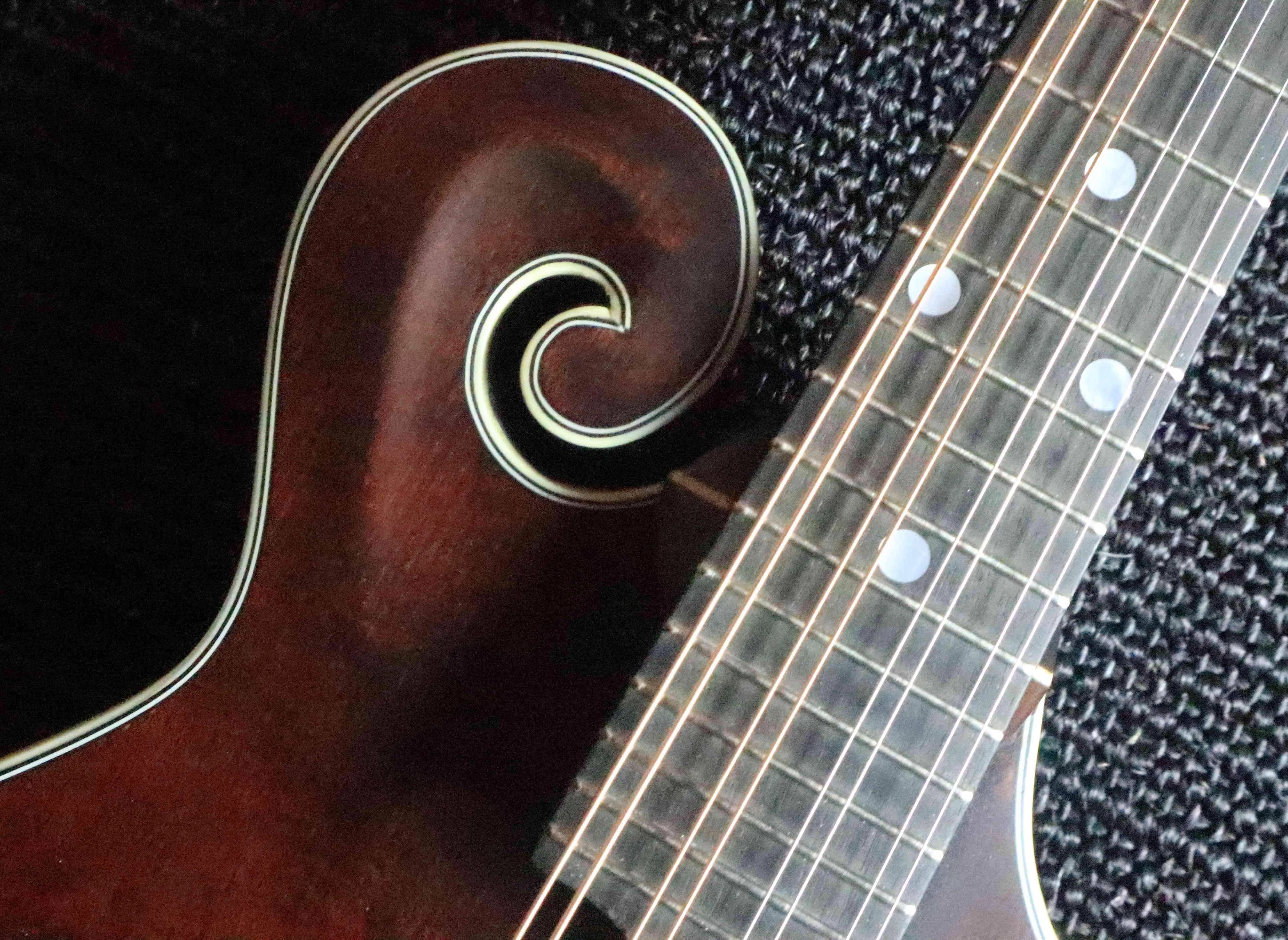 Eastman MD315 F-style Mandolin (F-holes, Solid Spruce top, Solid Maple back and sides, w/Gigbag), Mandolin for sale at Richards Guitars.