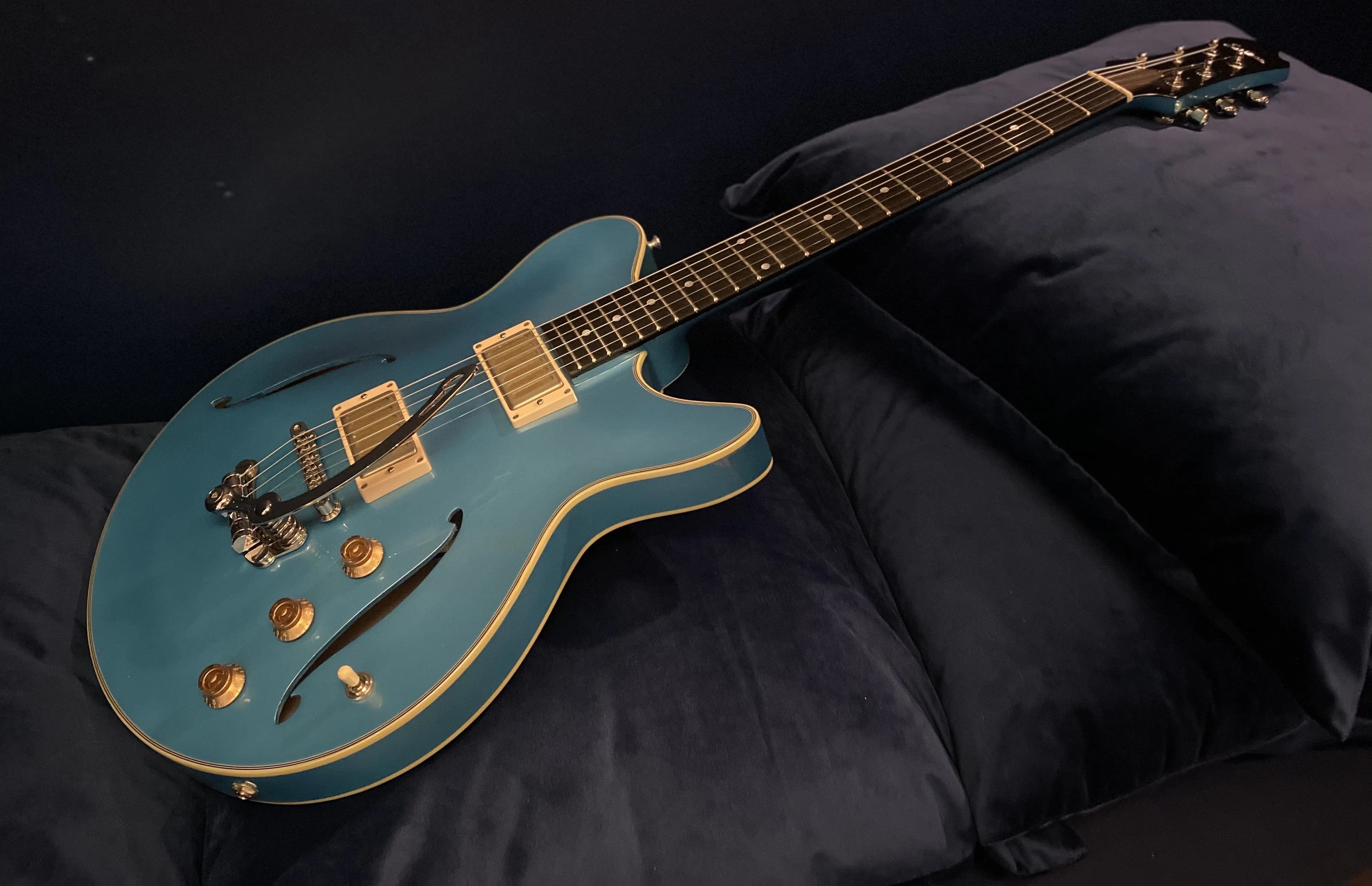 Eastman Romeo LA Celestine Blue, Electric Guitar for sale at Richards Guitars.