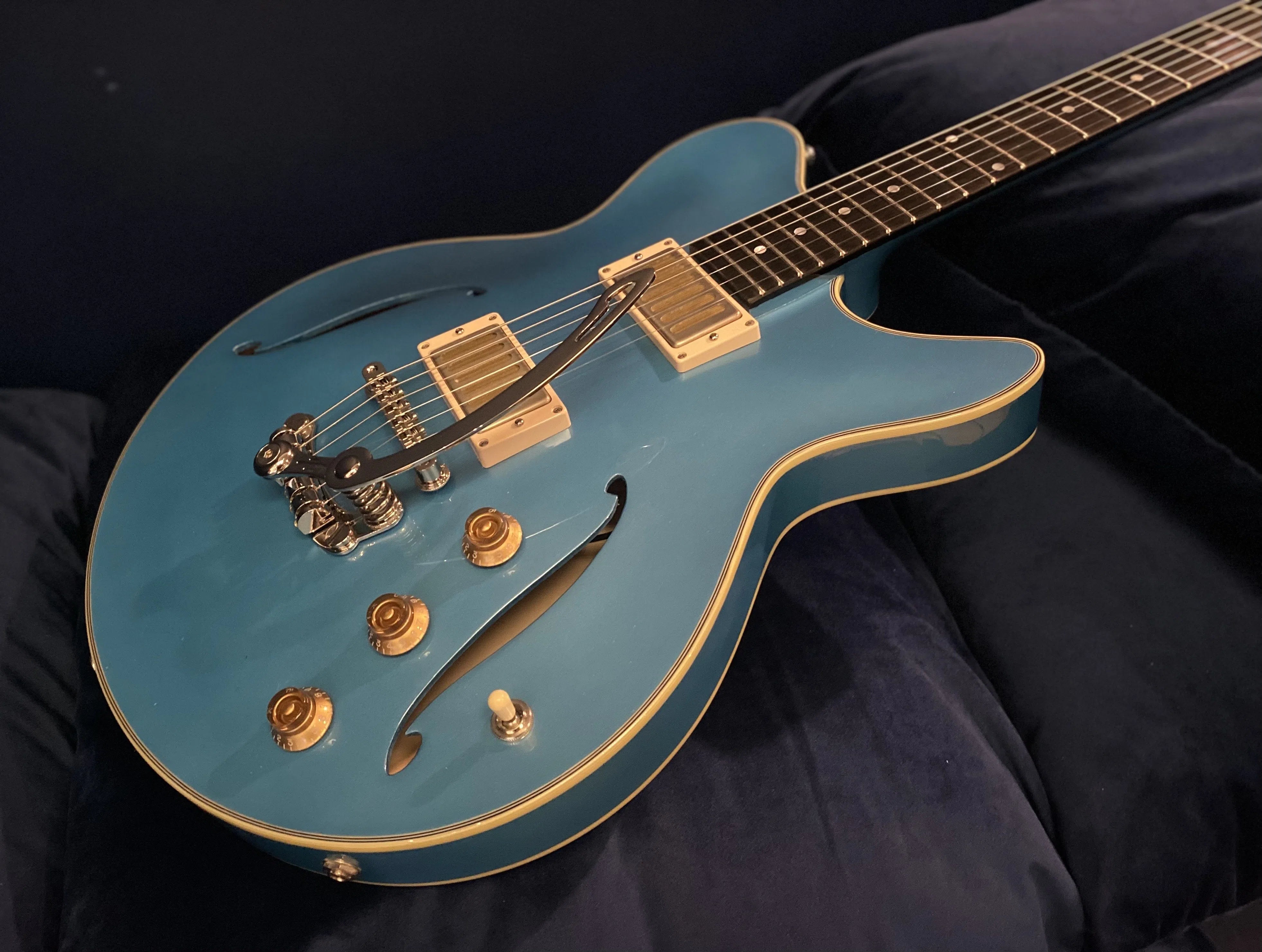 Eastman Romeo LA Celestine Blue, Electric Guitar for sale at Richards Guitars.