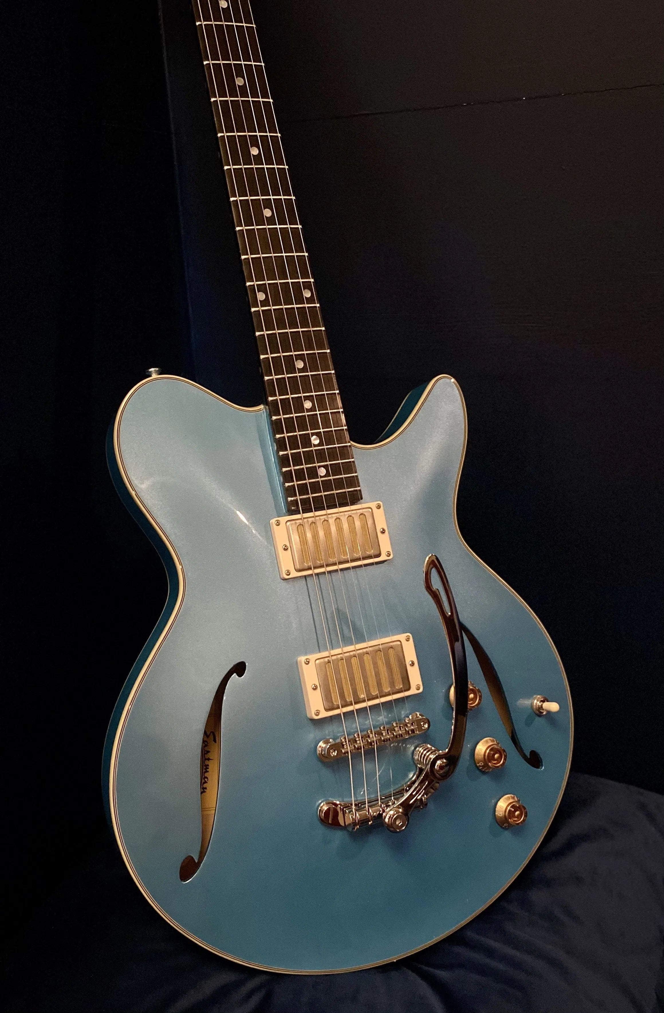 Eastman Romeo LA Celestine Blue, Electric Guitar for sale at Richards Guitars.