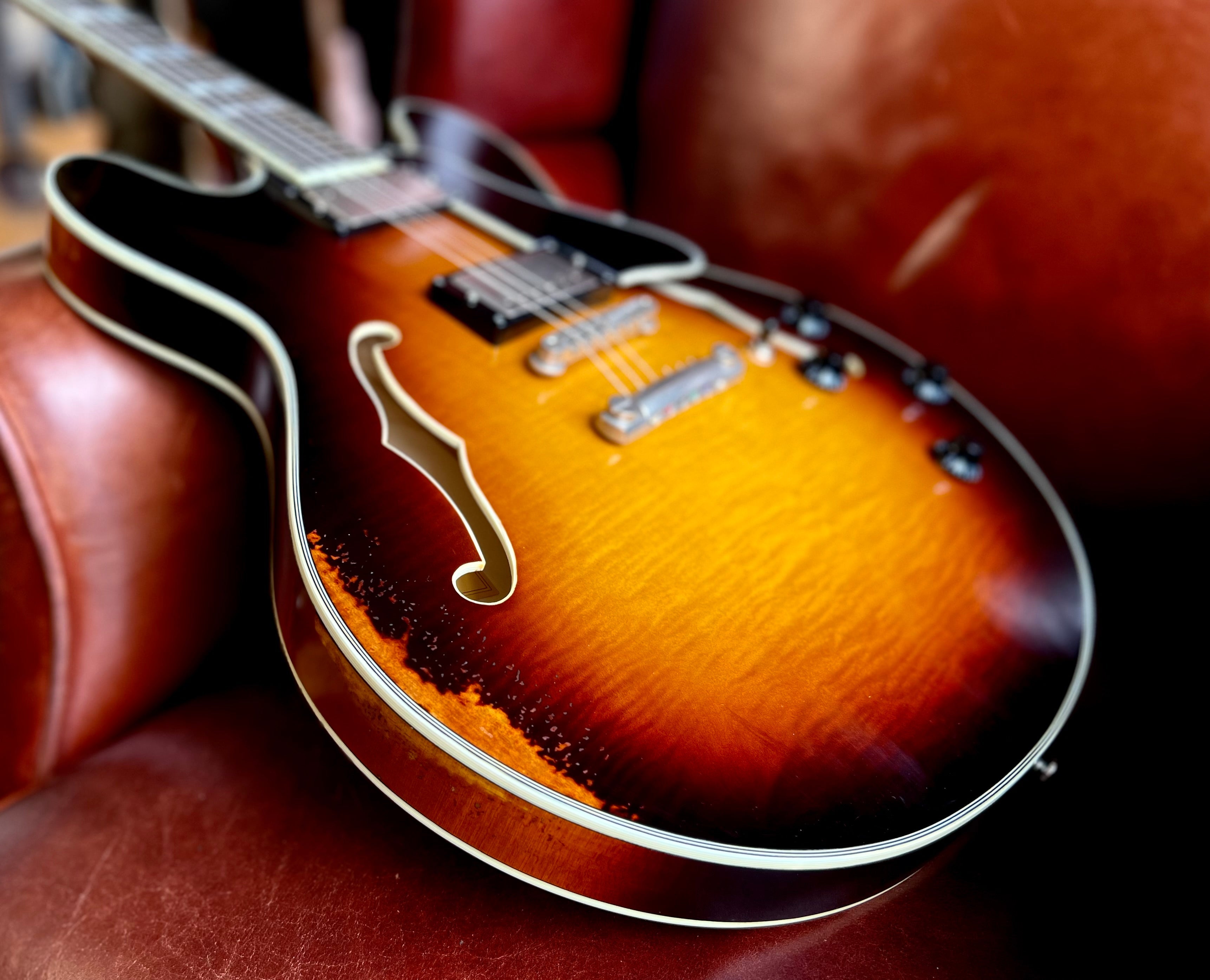 Eastman T59/v Sunburst, Electric Guitar for sale at Richards Guitars.