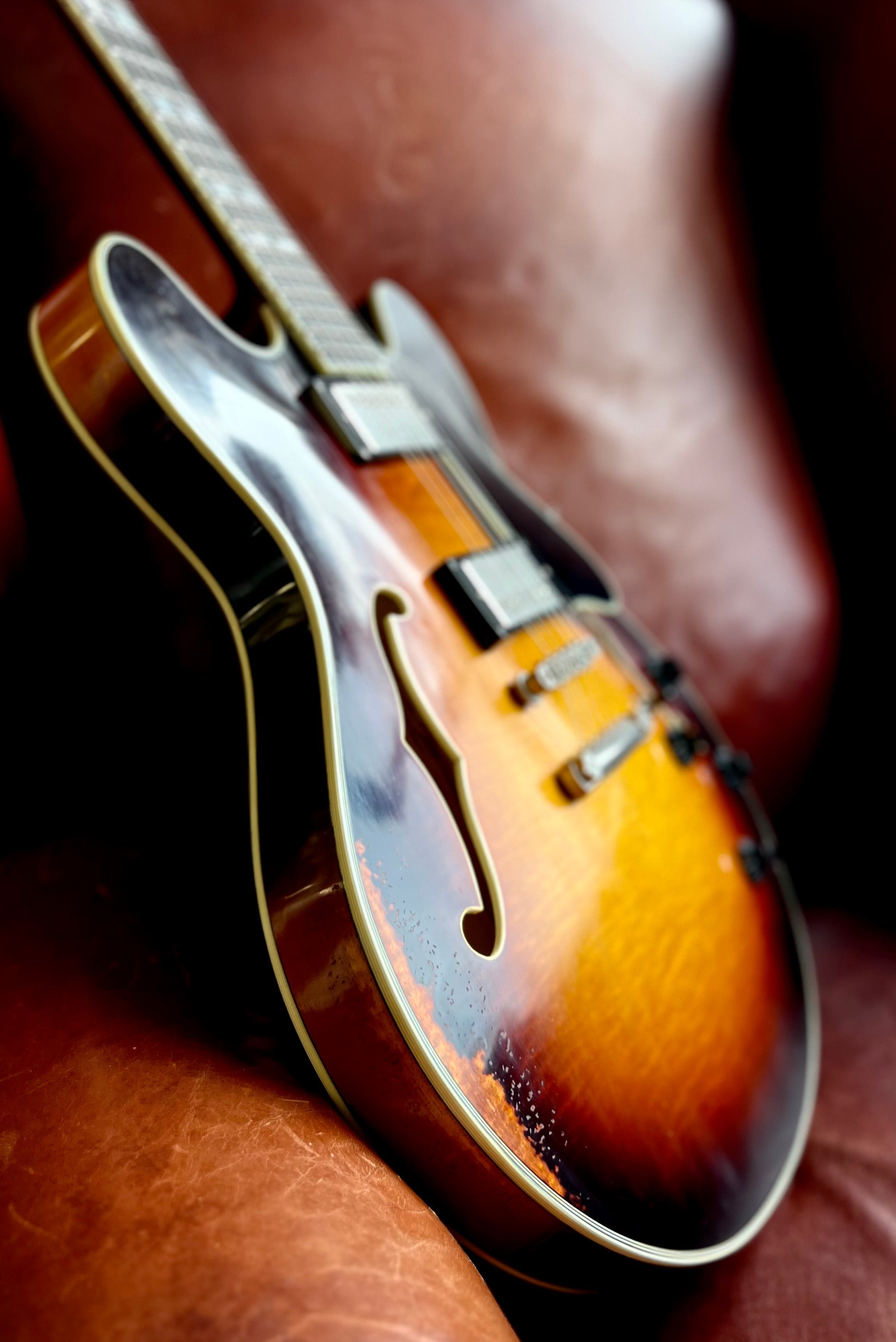 Eastman T59/v Sunburst, Electric Guitar for sale at Richards Guitars.