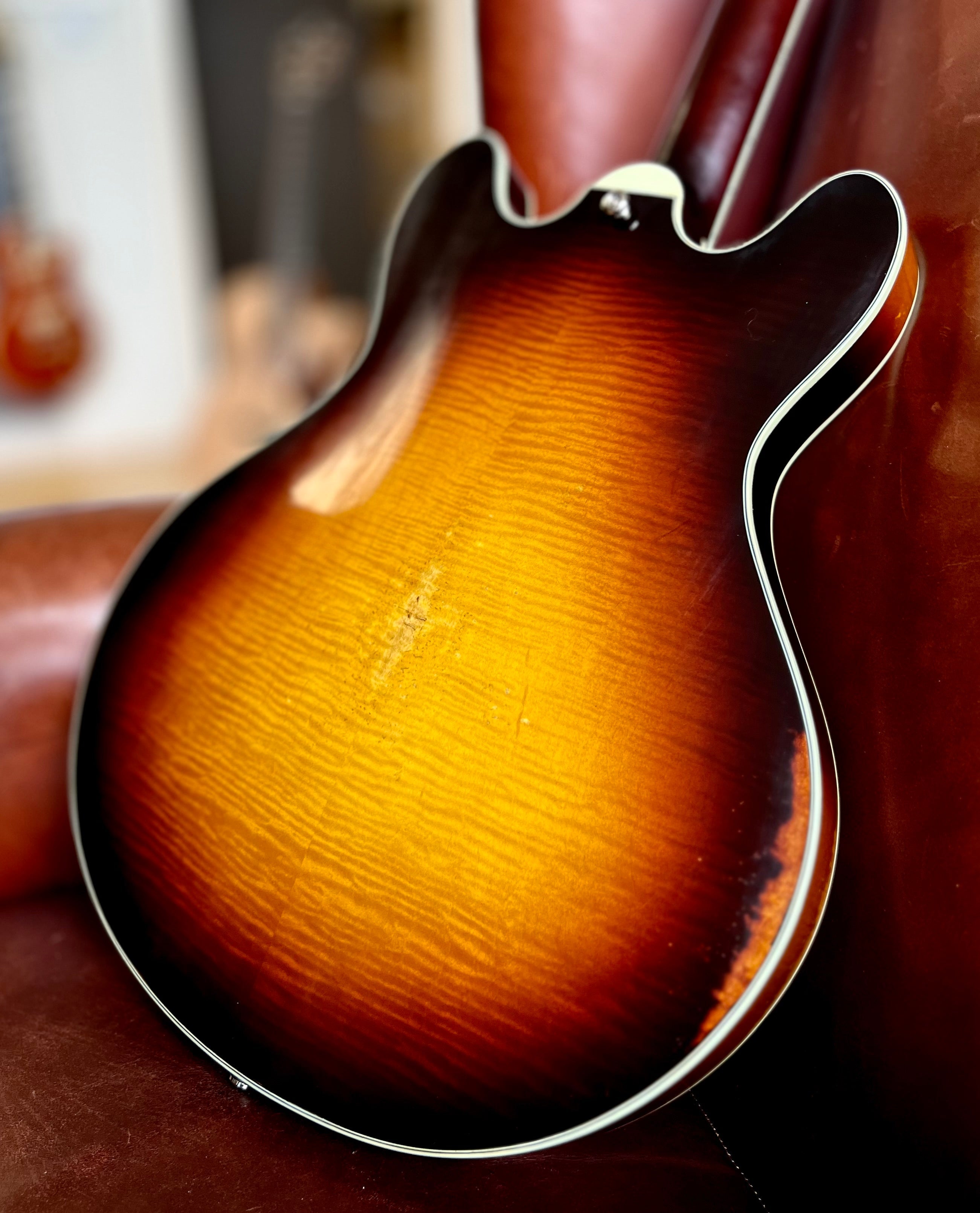 Eastman T59/v Sunburst, Electric Guitar for sale at Richards Guitars.