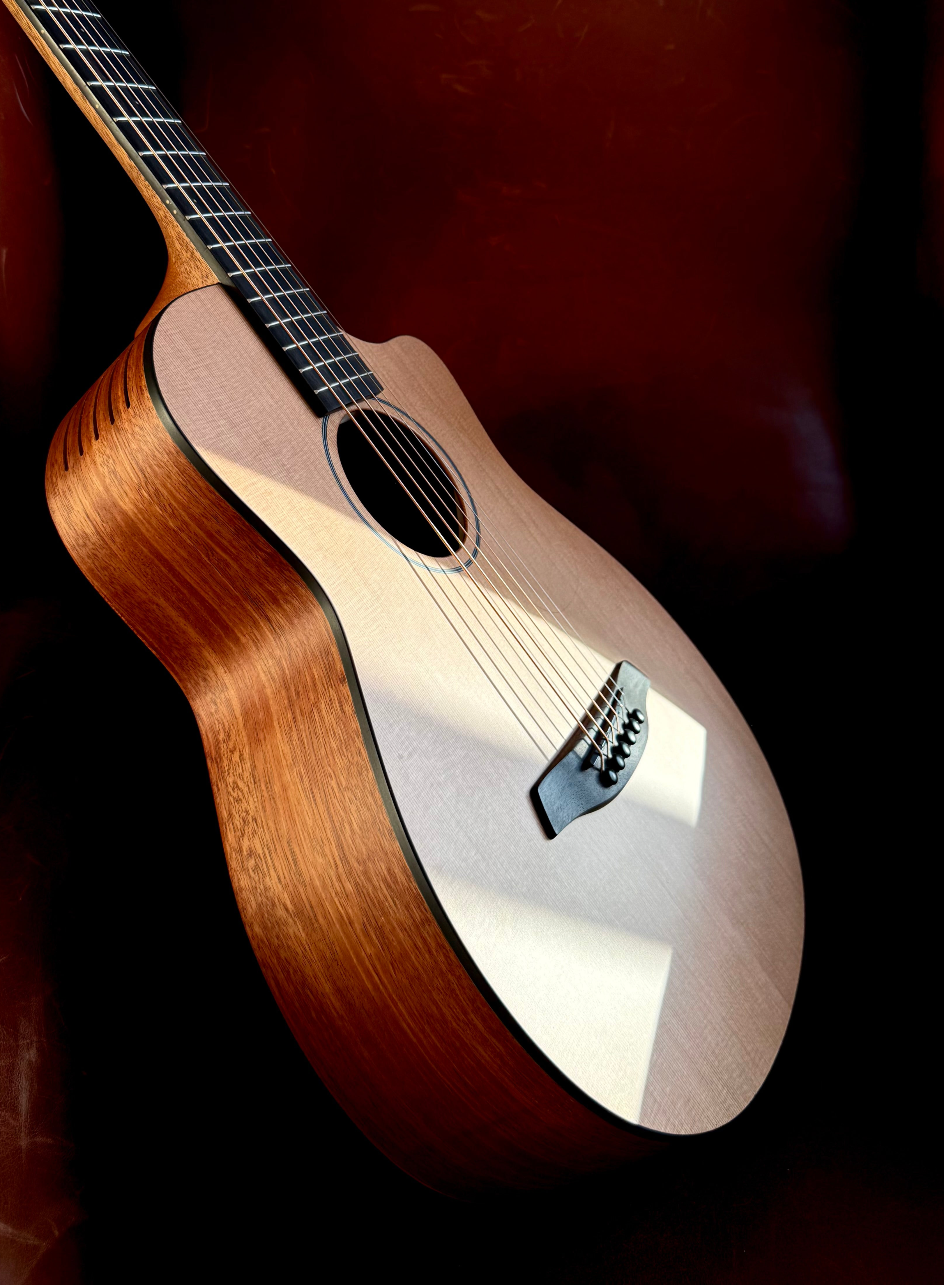 Furch Pioneer CM: Western red cedar top with African mahogany back and sides (Furch Mini / Travel Guitar)