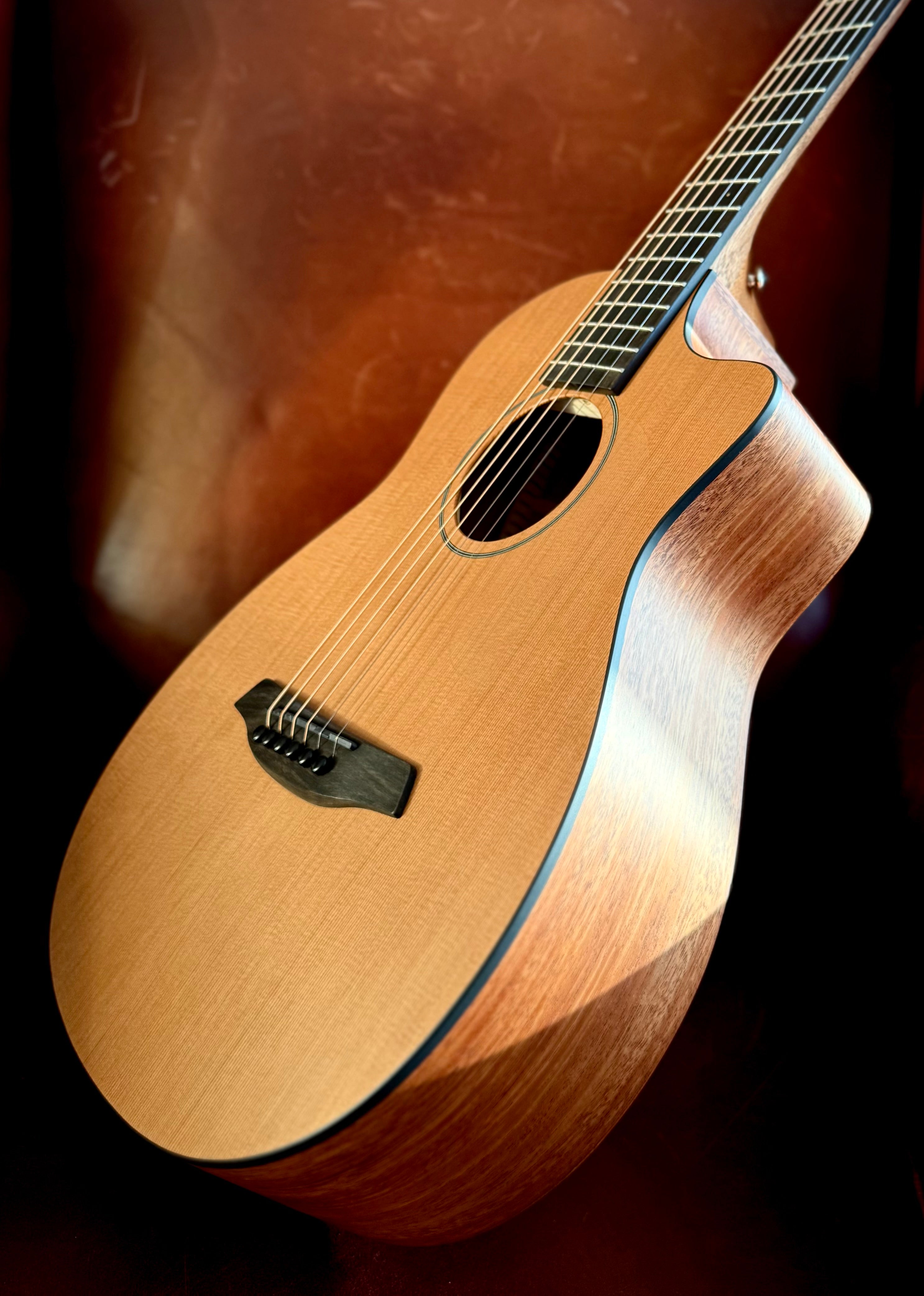 Furch Pioneer CM: Western red cedar top with African mahogany back and sides (Furch Mini / Travel Guitar)