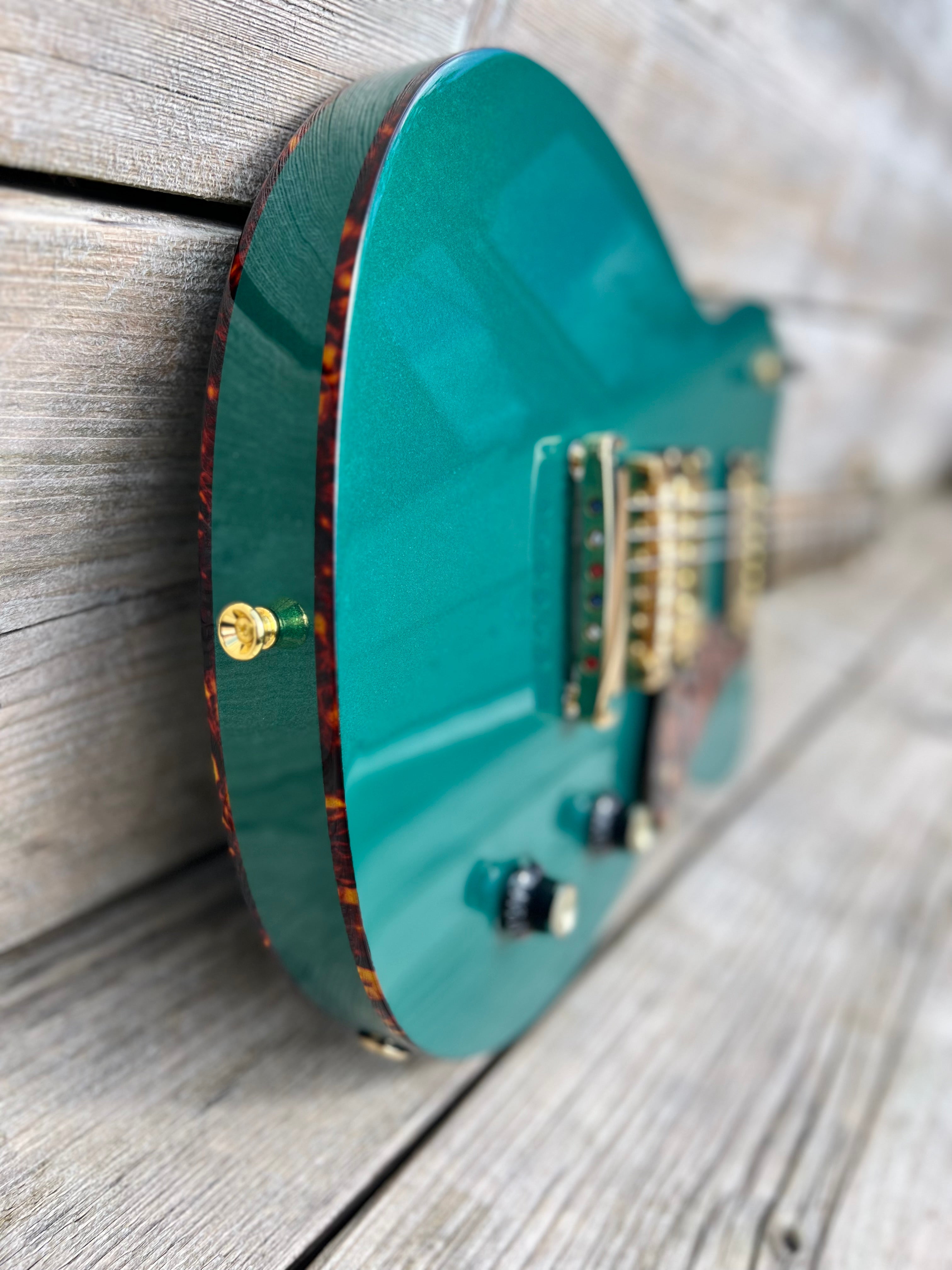 Gordon Smith Grande (Green) Plus Hand Made Walsall Leather Guitar Strap (Worth £120), Electric Guitar for sale at Richards Guitars.