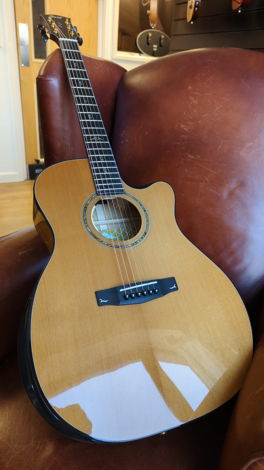 Cort Gold Edge in Natural (Used), Electro Acoustic Guitar for sale at Richards Guitars.