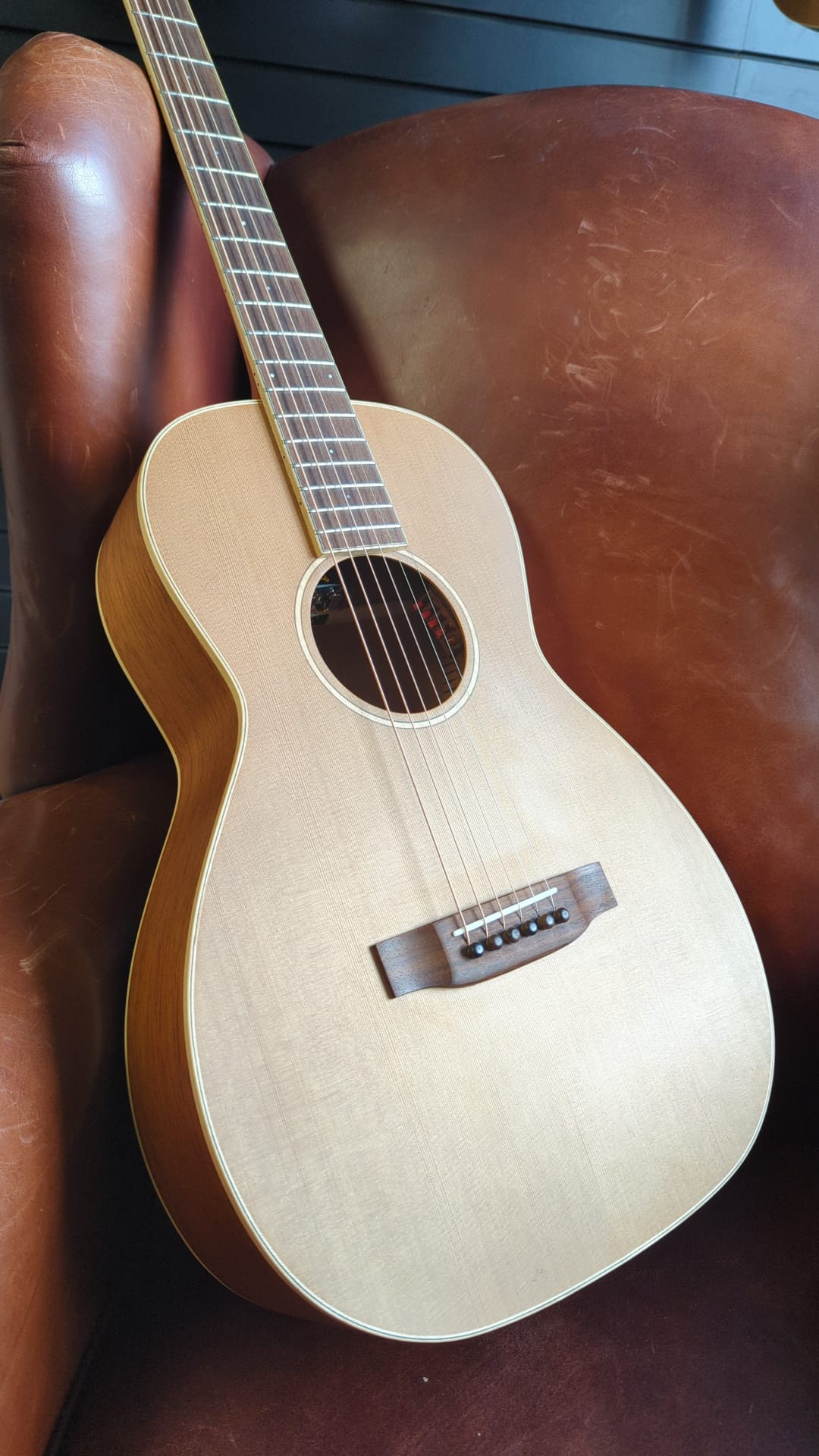 Auden Neo Emily Rose (used), Electro Acoustic Guitar for sale at Richards Guitars.