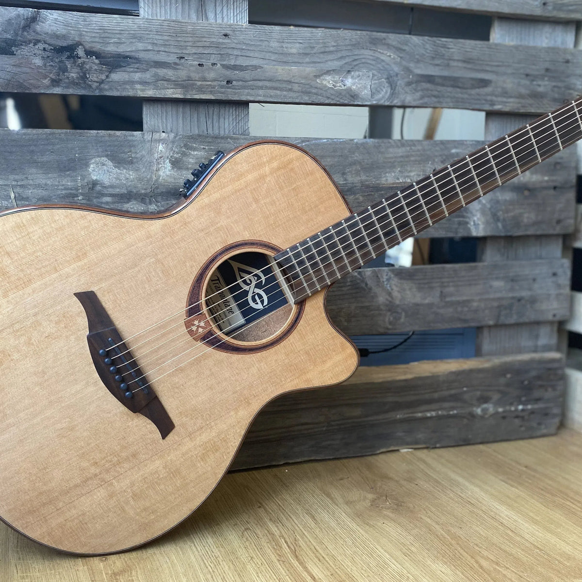 LAG TRAMONTANE 118 T118ASCE AUDITORIUM SLIM CUTAWAY ELECTRO