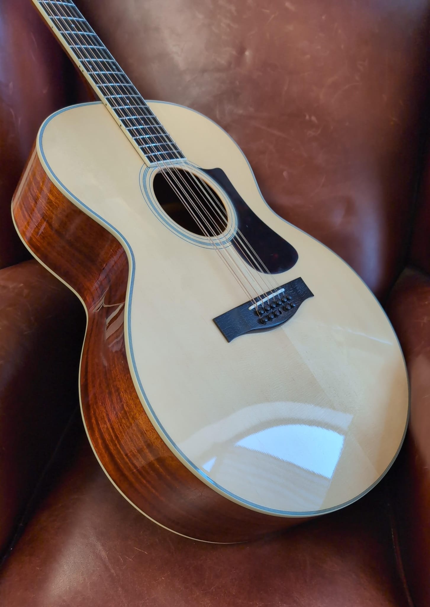 Buy Eastman AC330-12E Jumbo 12 string (B-Stock) (Price inc. Custom Pro Setup Package) 