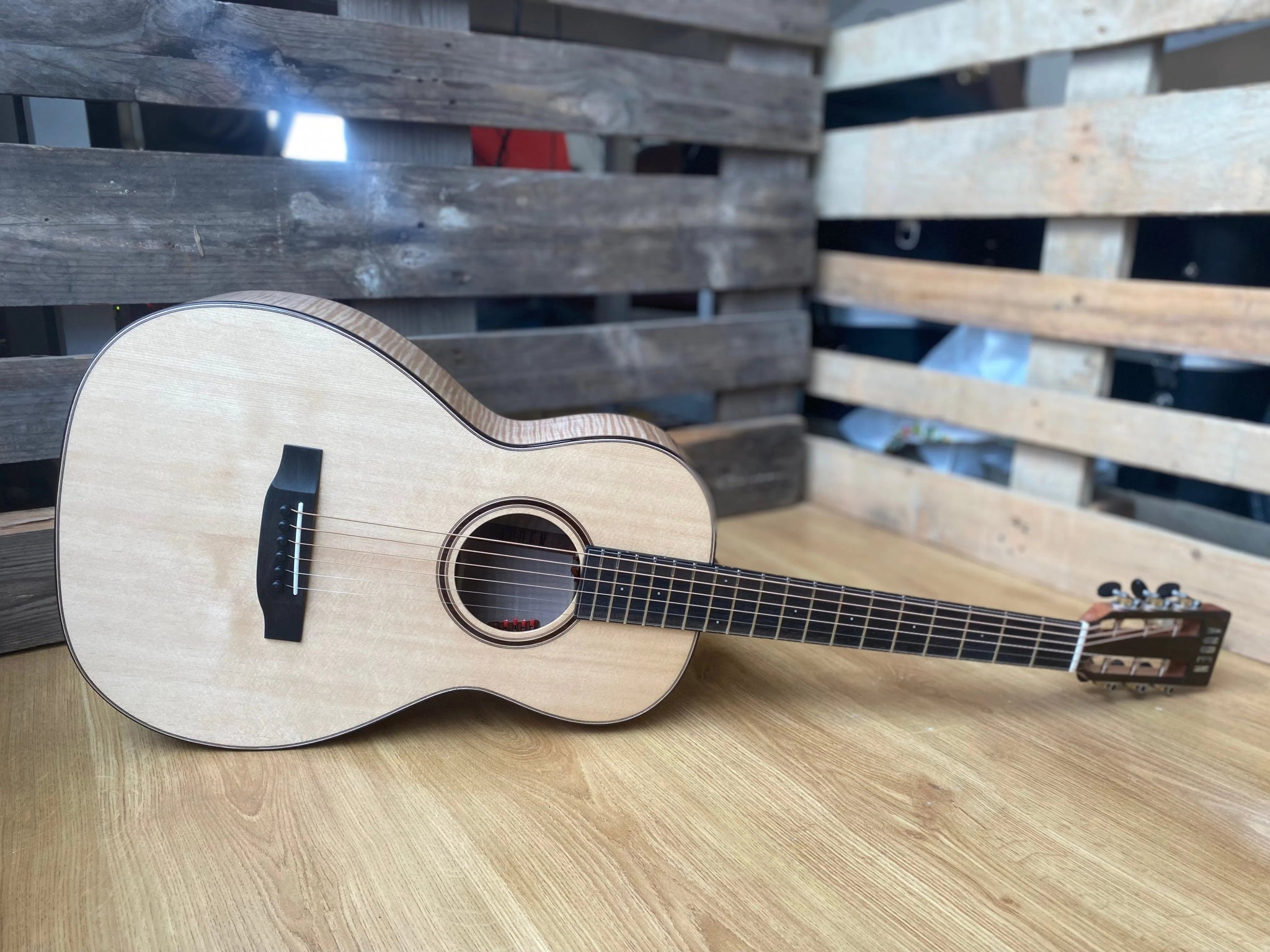 Auden Artist Emily Rose Spruce/Maple. - Richards Guitars Of Stratford Upon Avon
