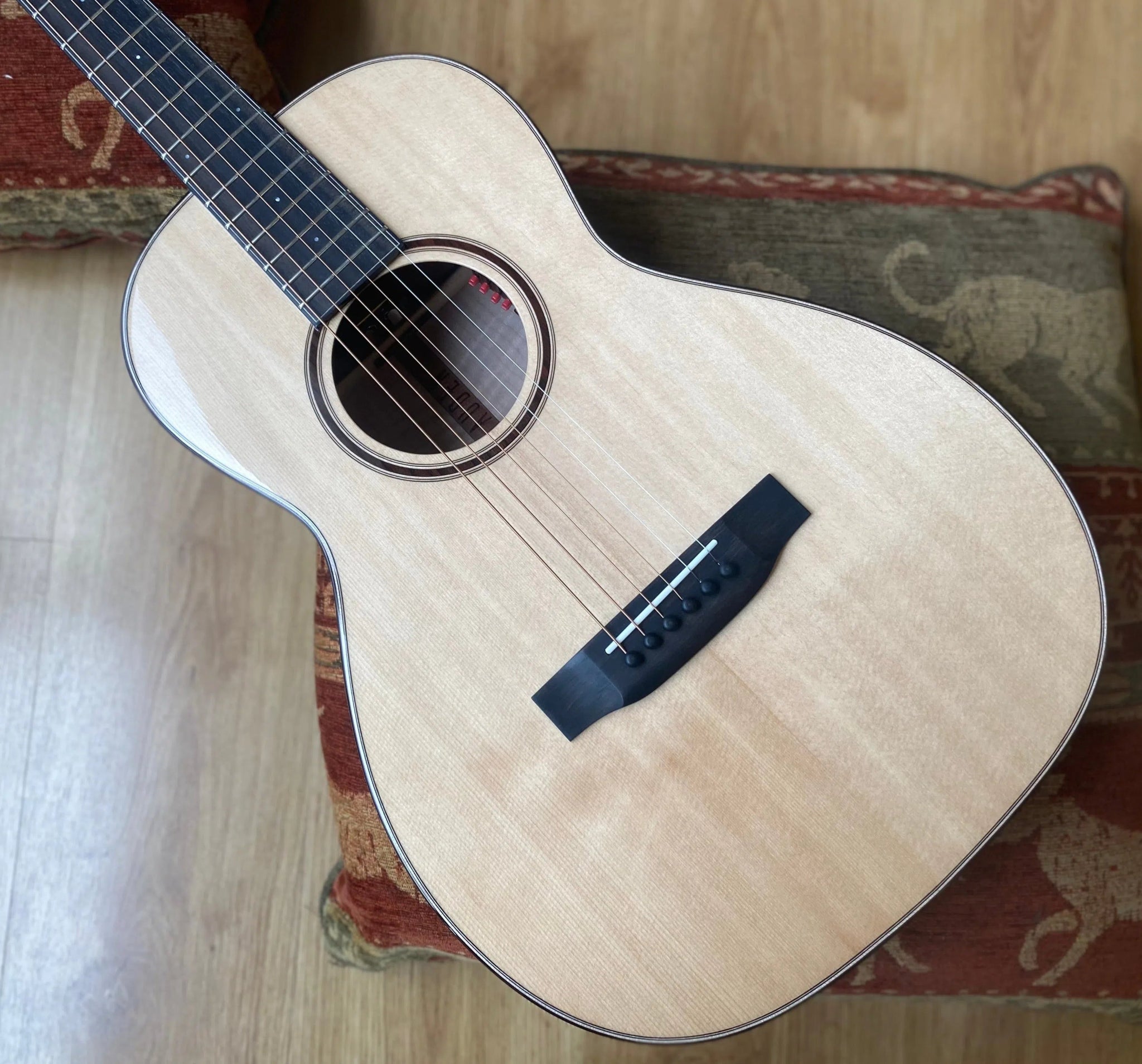 Auden Artist Emily Rose Spruce/Maple. - Richards Guitars Of Stratford Upon Avon