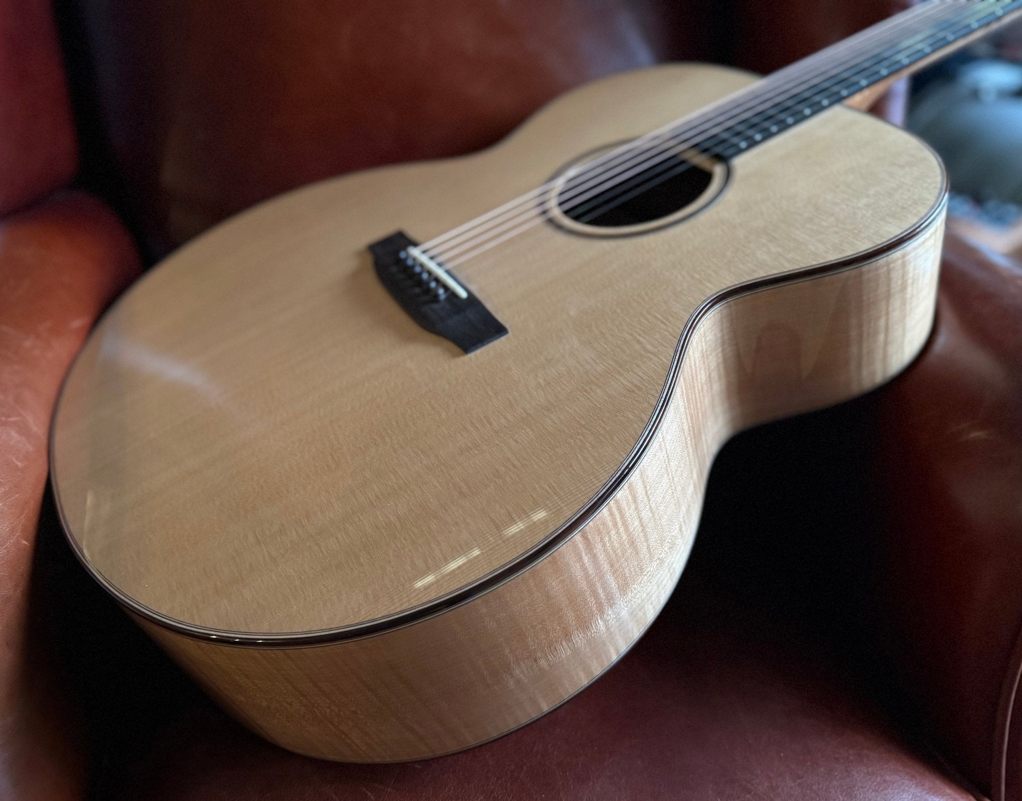 AUDEN Maple Series Grace Jumbo Inc. £225 Custom Pro Setup & Support Package - Richards Guitars Of Stratford Upon Avon