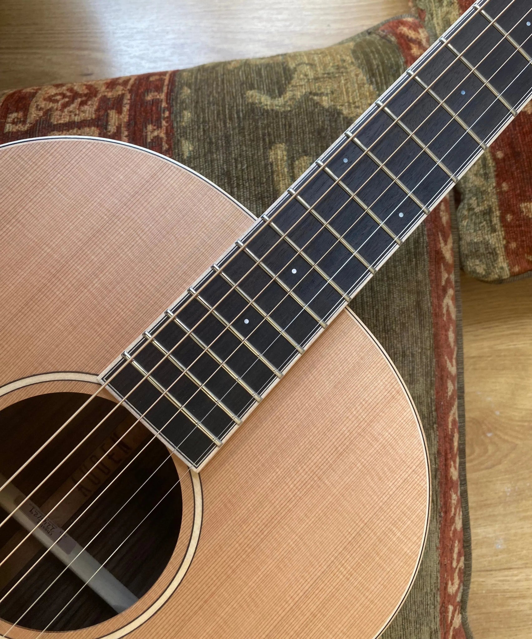 Auden Neo 45 Chester Cedar/Rosewood Full body. - Richards Guitars Of Stratford Upon Avon