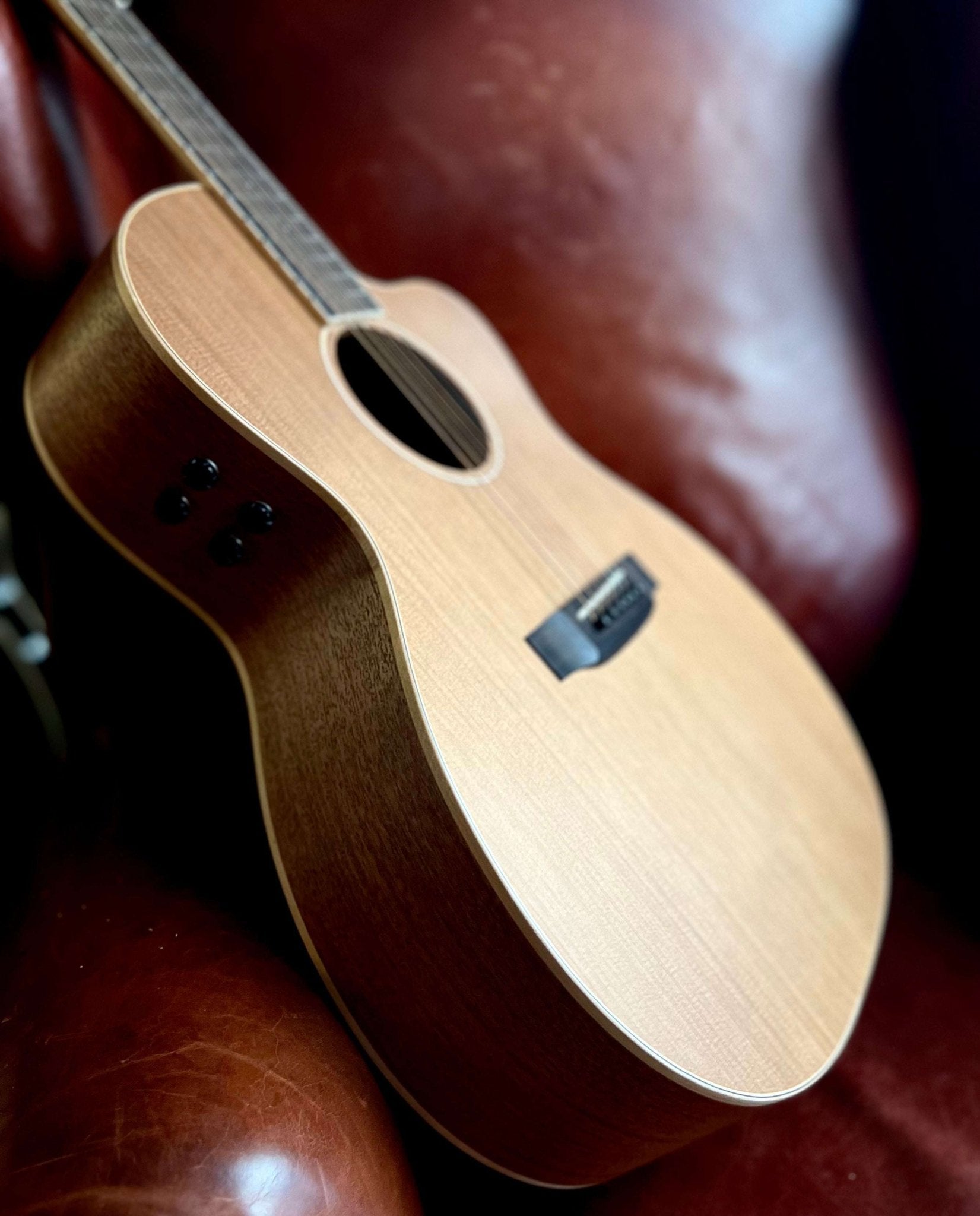 Auden Neo Chester Cutaway. - Richards Guitars Of Stratford Upon Avon