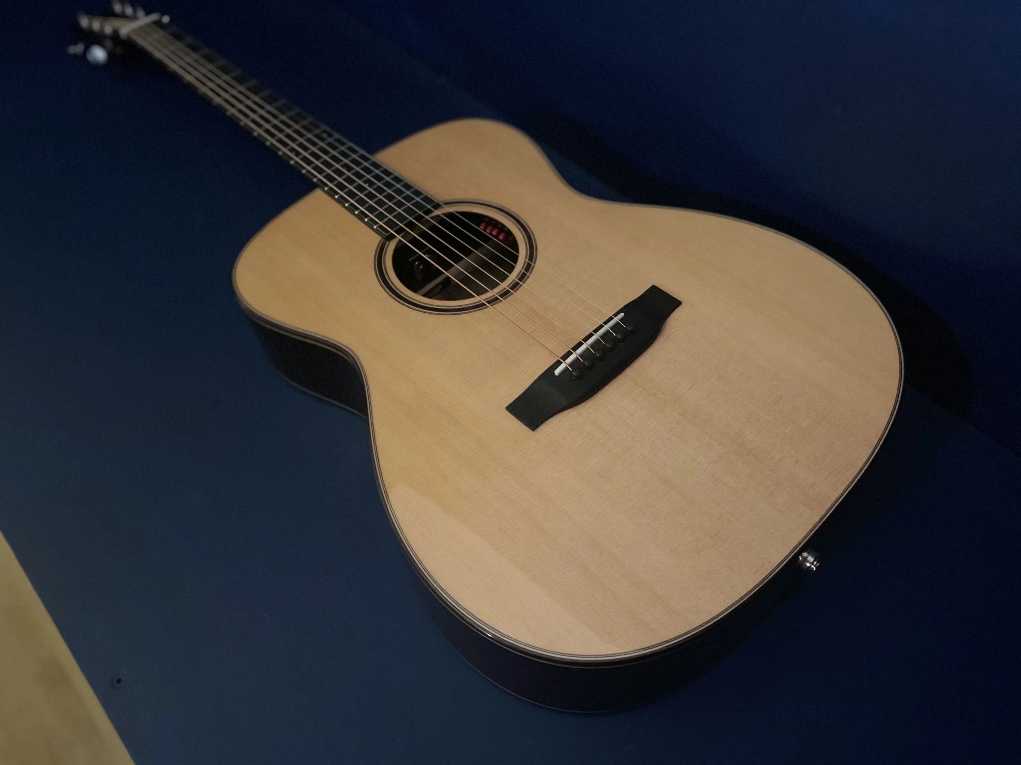 Auden Rosewood Bowman Spruce Top Electro Acoustic Guitar - Richards Guitars Of Stratford Upon Avon