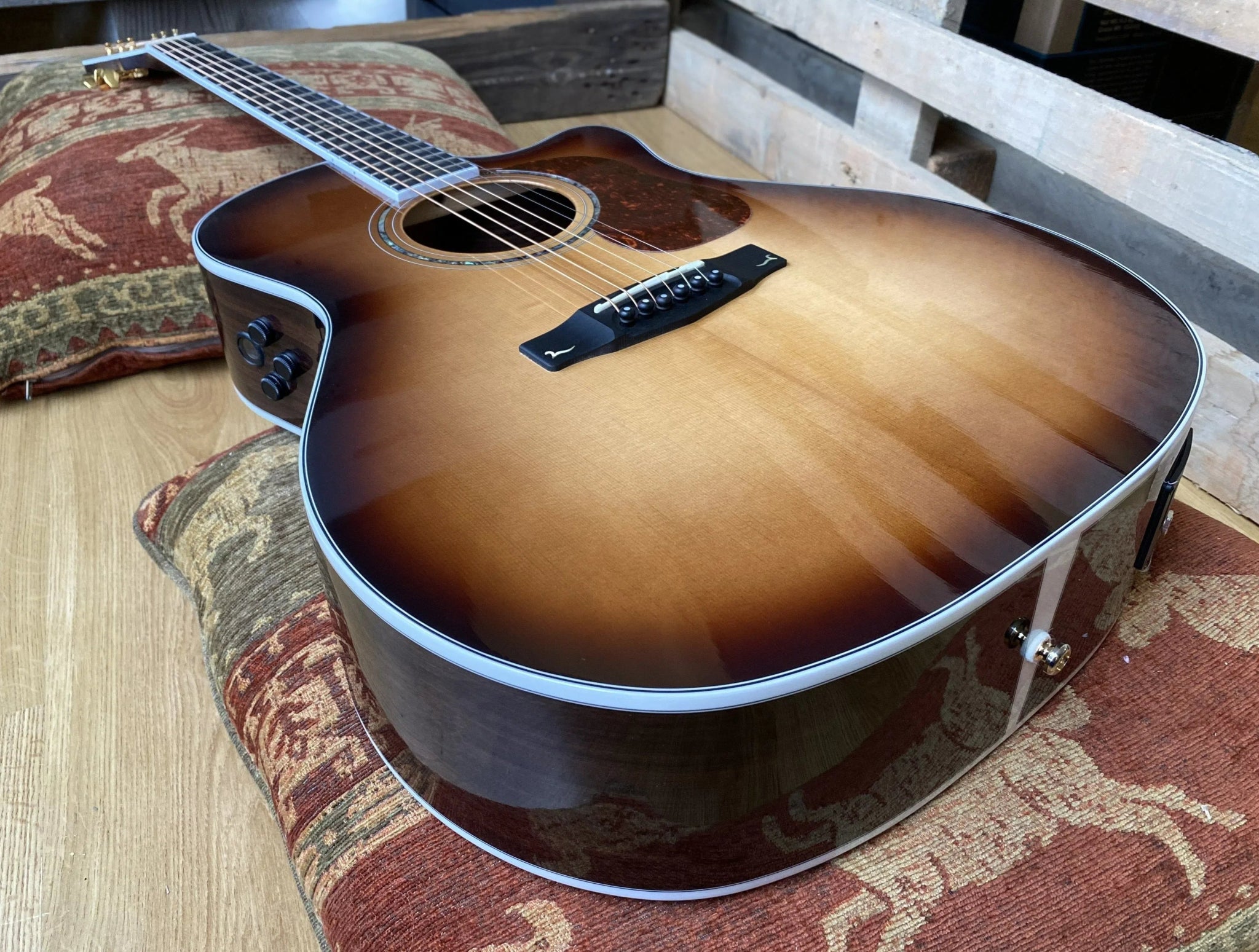 Cort Gold Electro Acoustic A8 Electro Acoustic Guitar w/case Lightburst - Richards Guitars Of Stratford Upon Avon